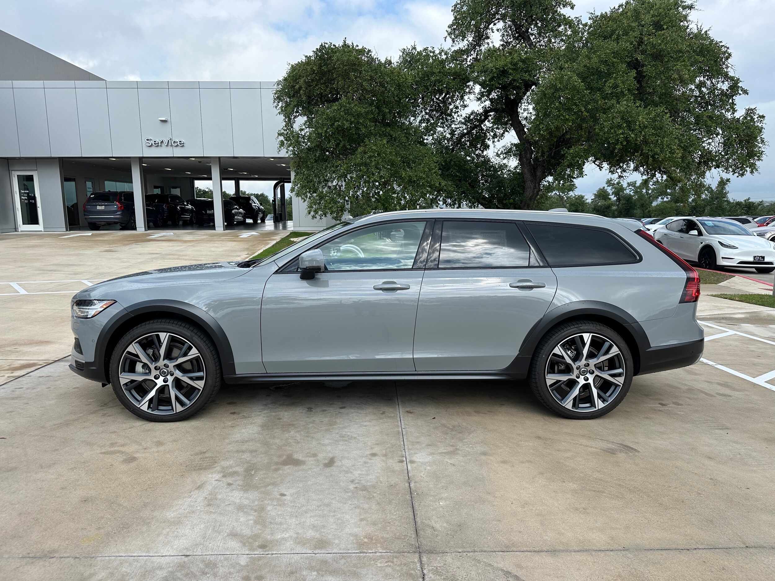2025 Volvo V90 Cross Country B6 photo 3