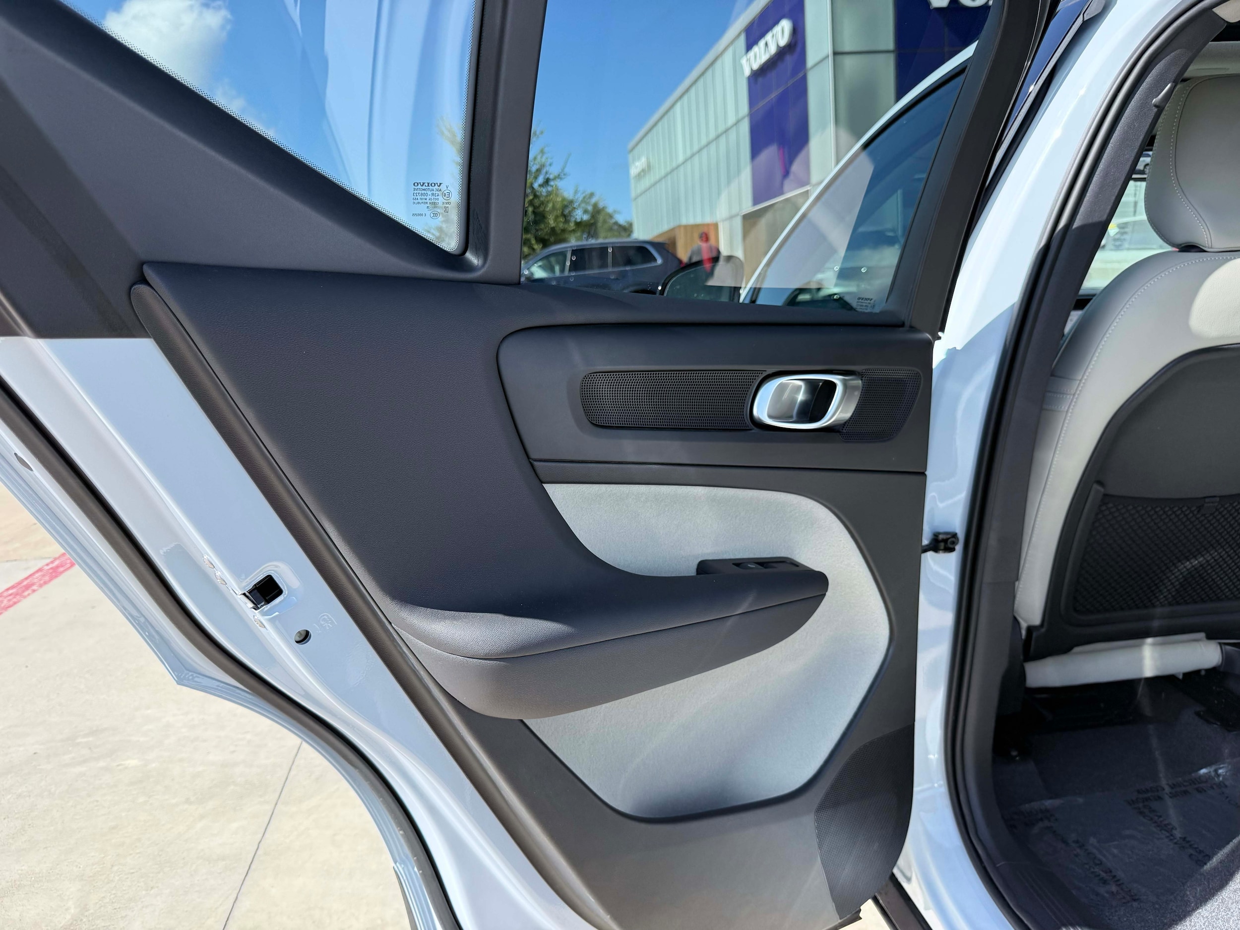 2026 Volvo XC40 Plus - Photo 15
