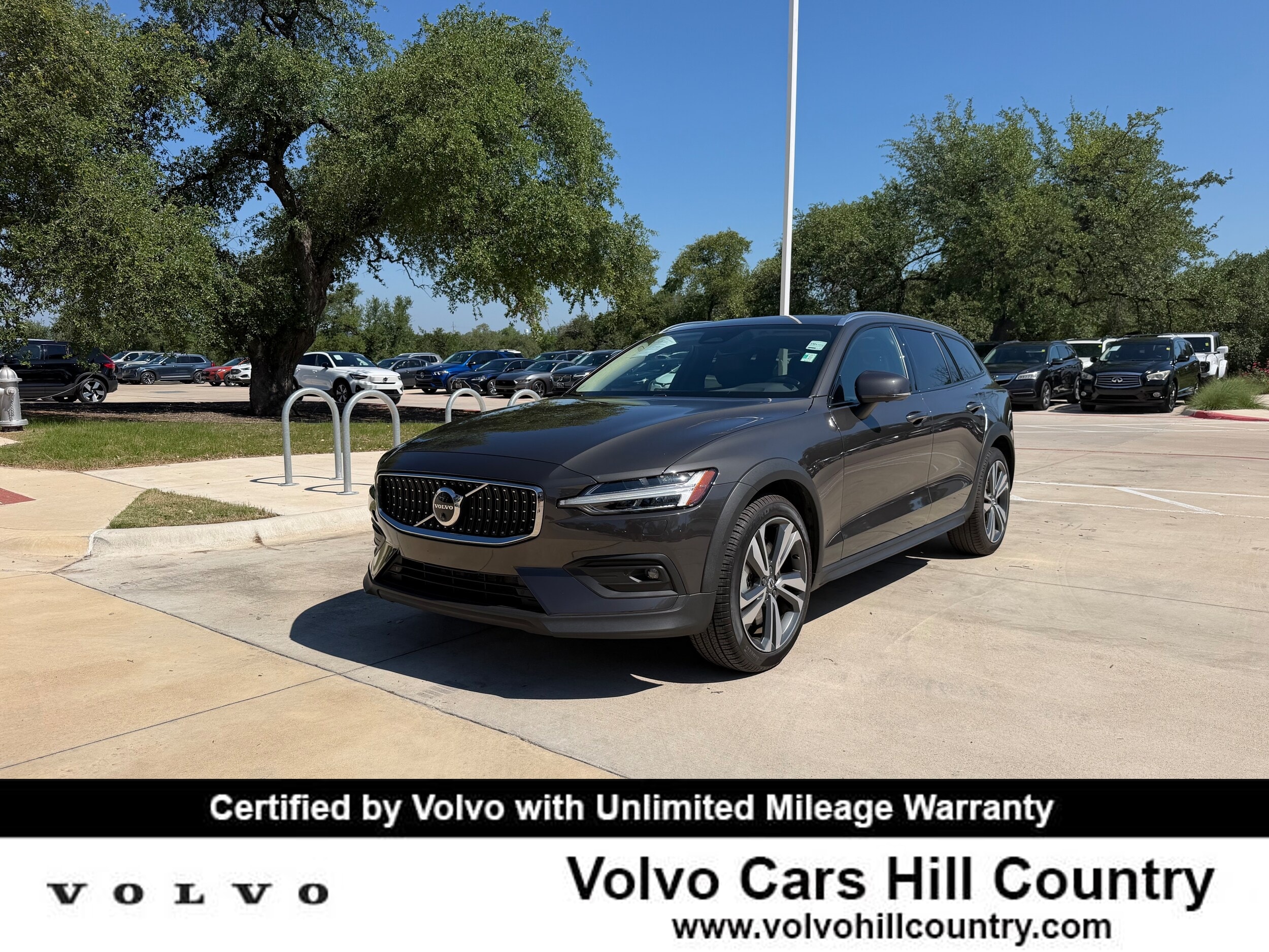 2025 Volvo V60 Cross Country B5 Plus AWD's photo