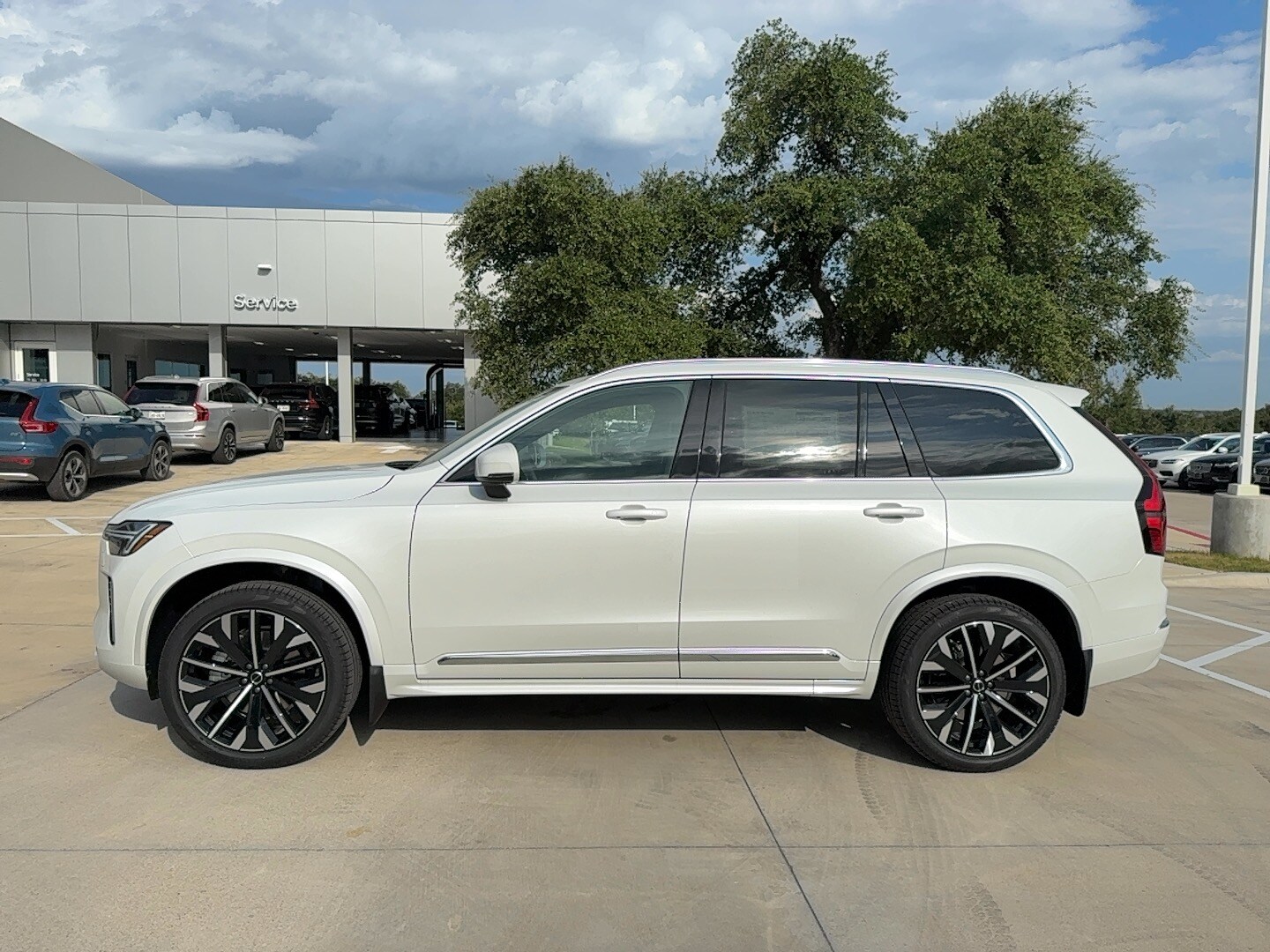 2026 Volvo XC90 Core photo 3