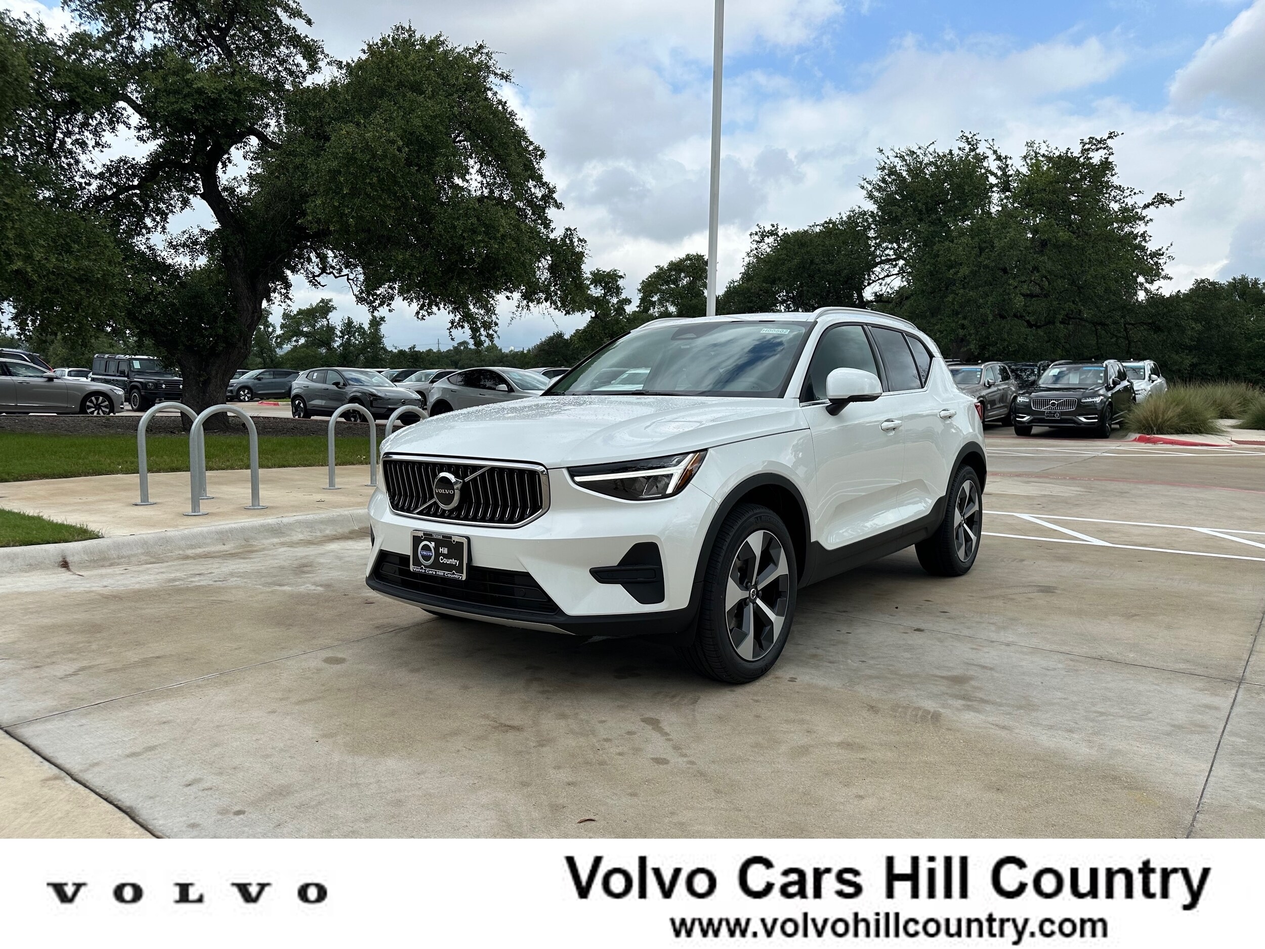 2025 Volvo XC40 SUV 