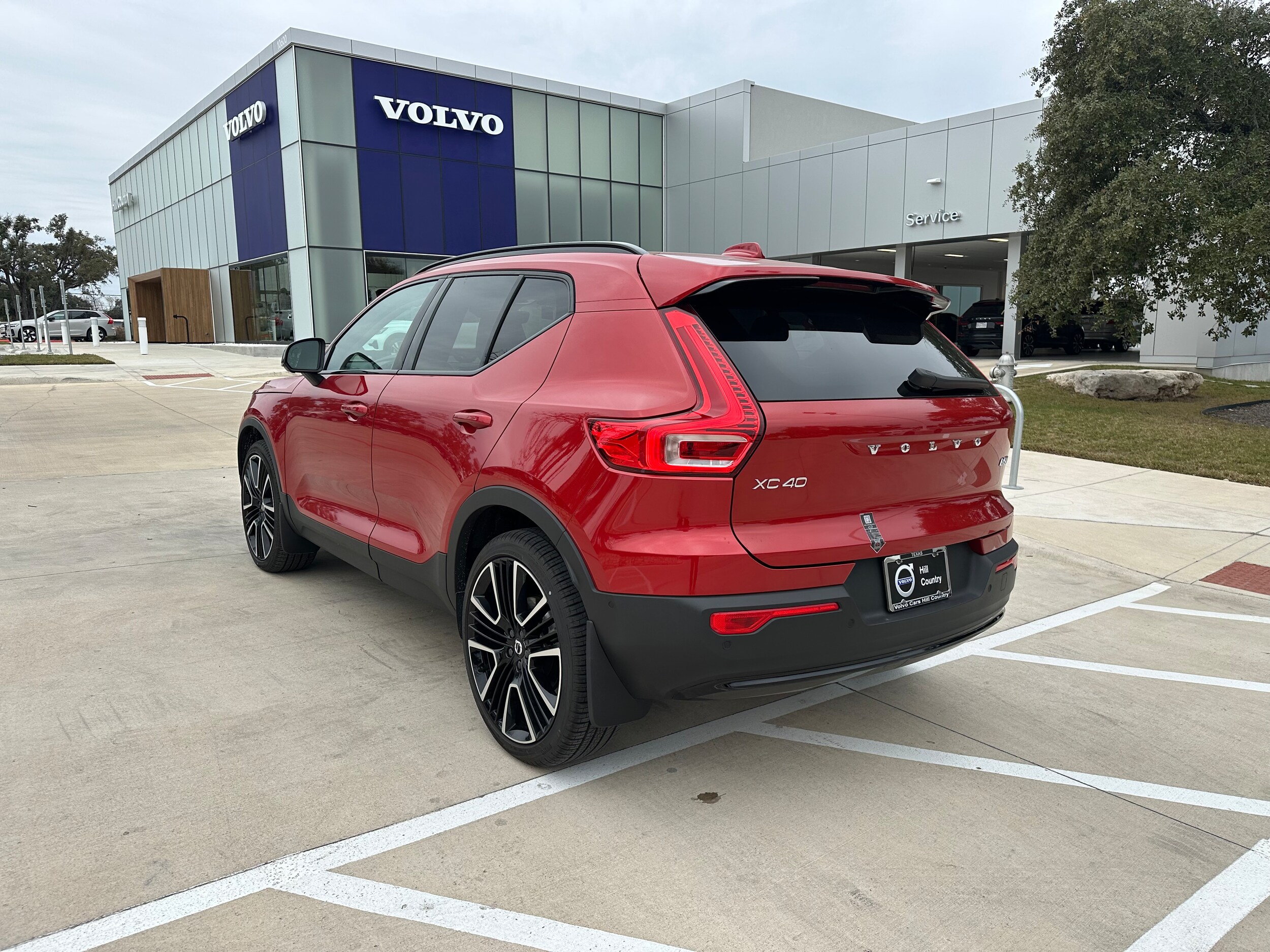 2024 Volvo XC40 Ultimate photo 4