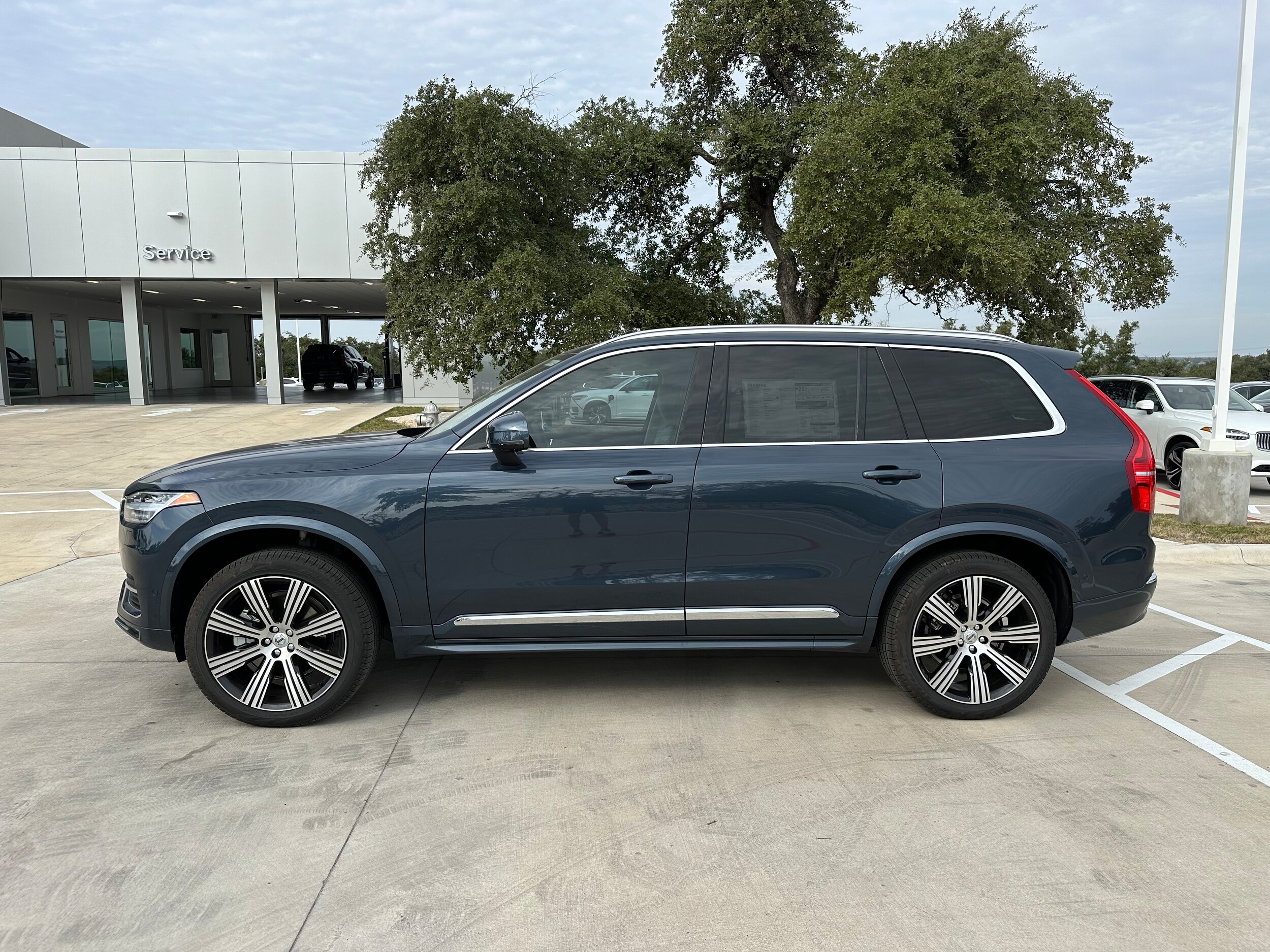 2025 Volvo XC90 Plus photo 2