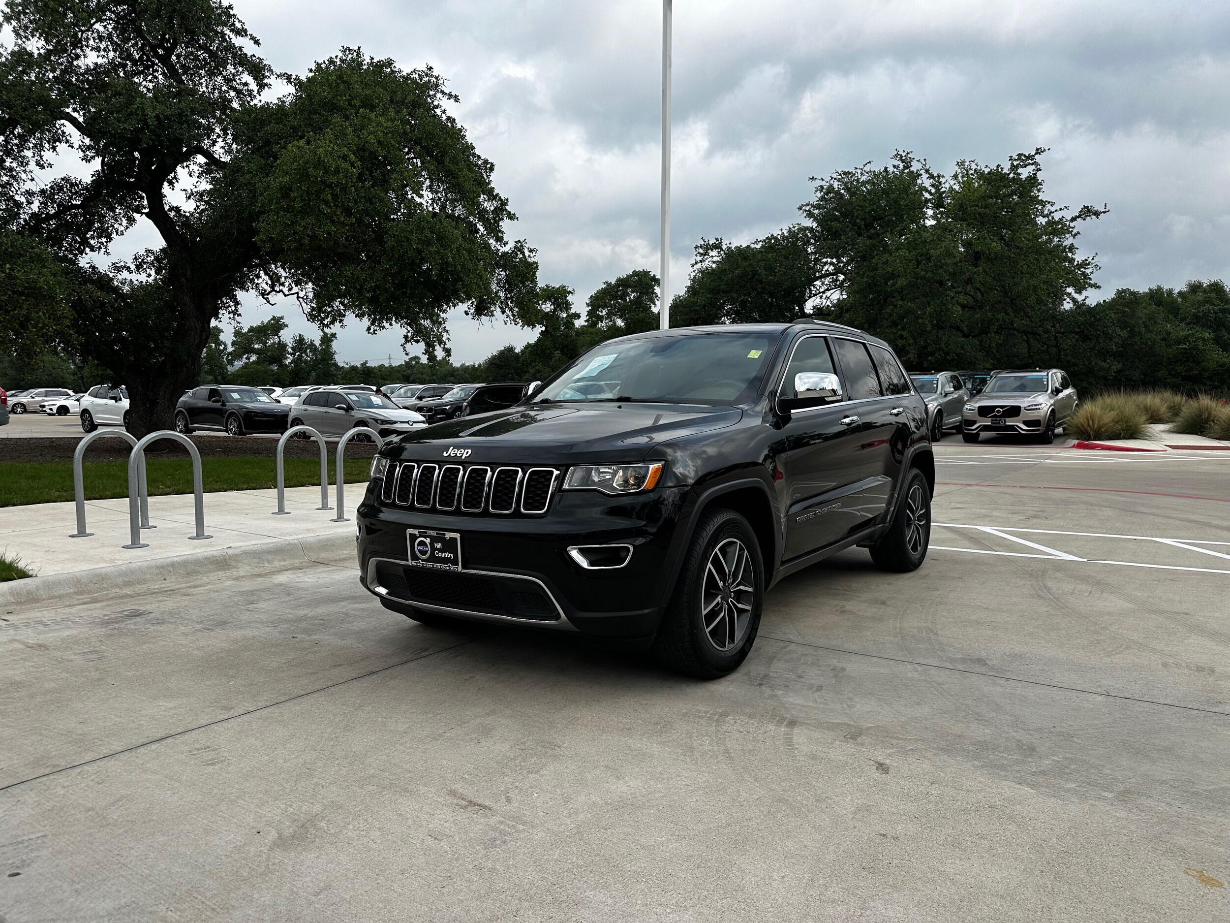 2019 Jeep Grand Cherokee Limited photo 2