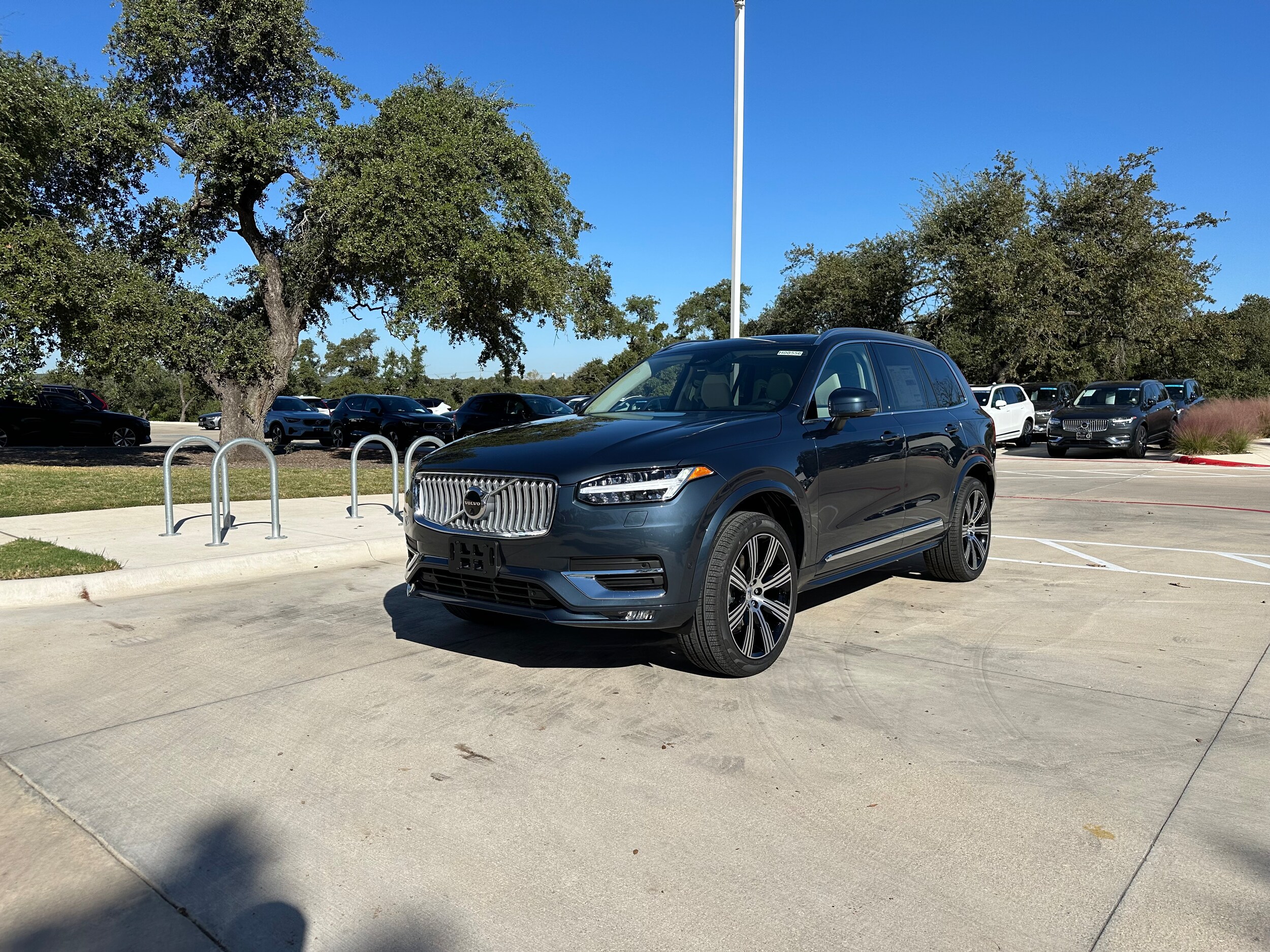 2025 Volvo XC90 Plus photo 2