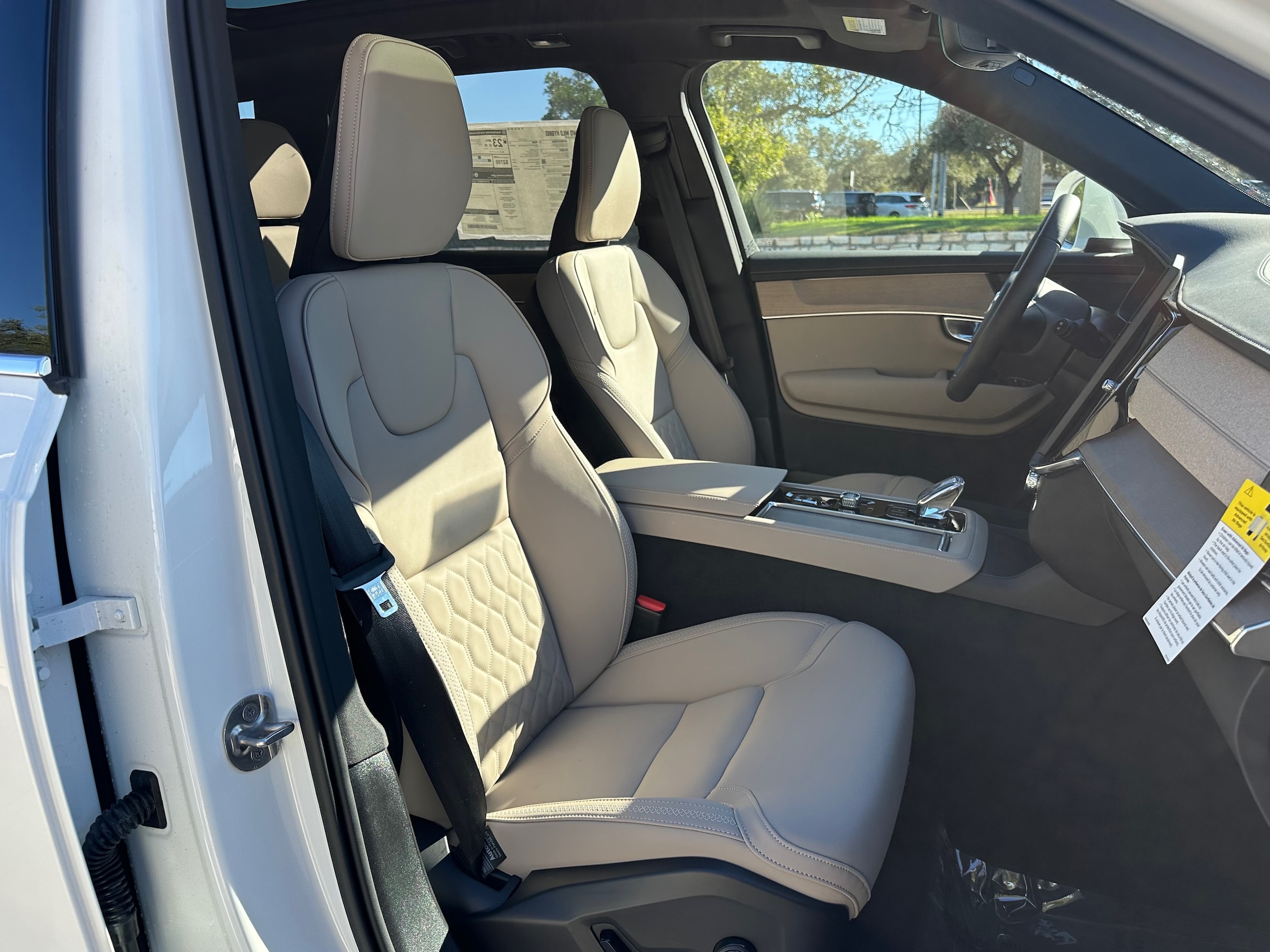 2026 Volvo XC90 Plus - Photo 8