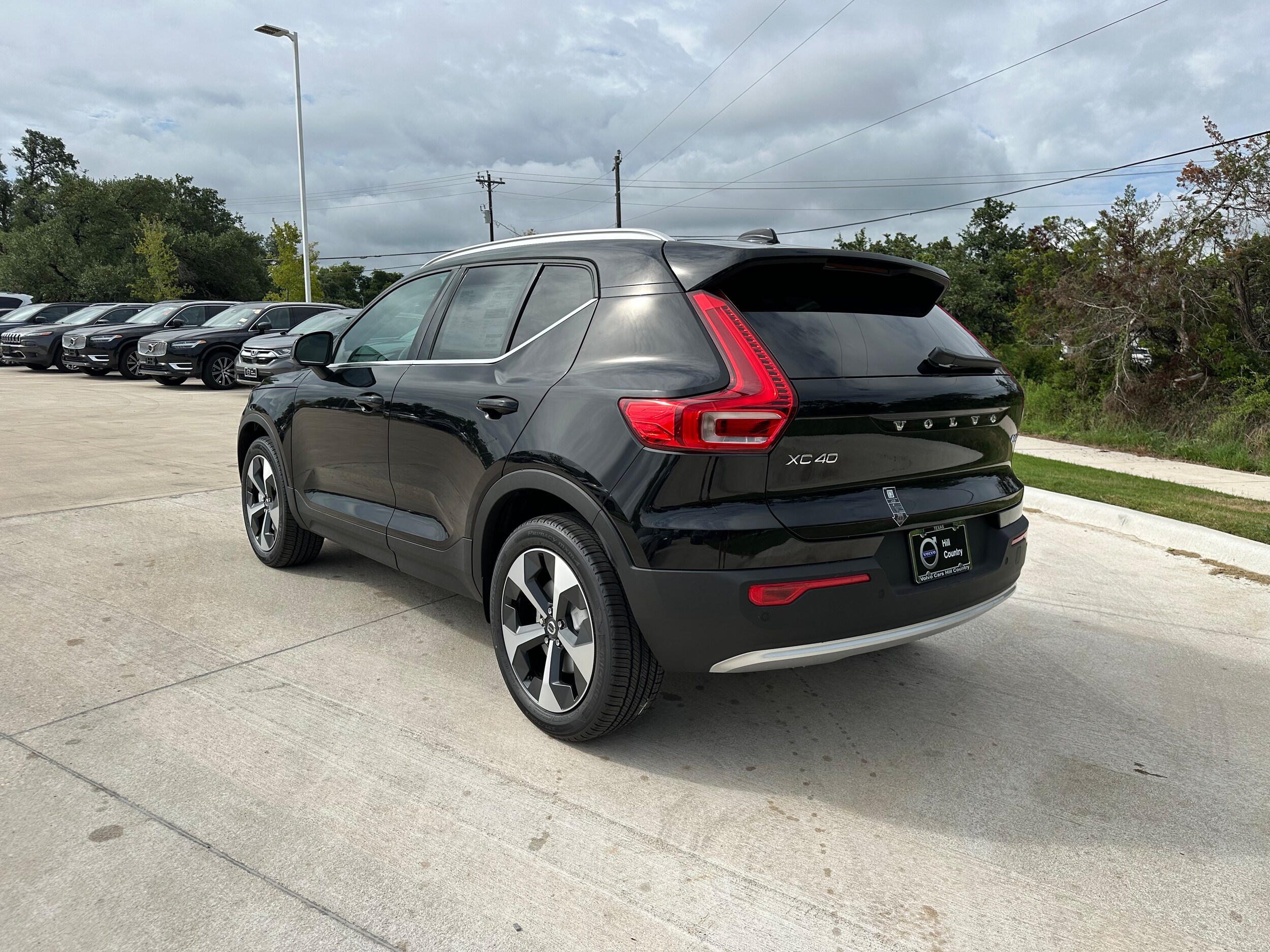 2025 Volvo XC40 Core photo 3