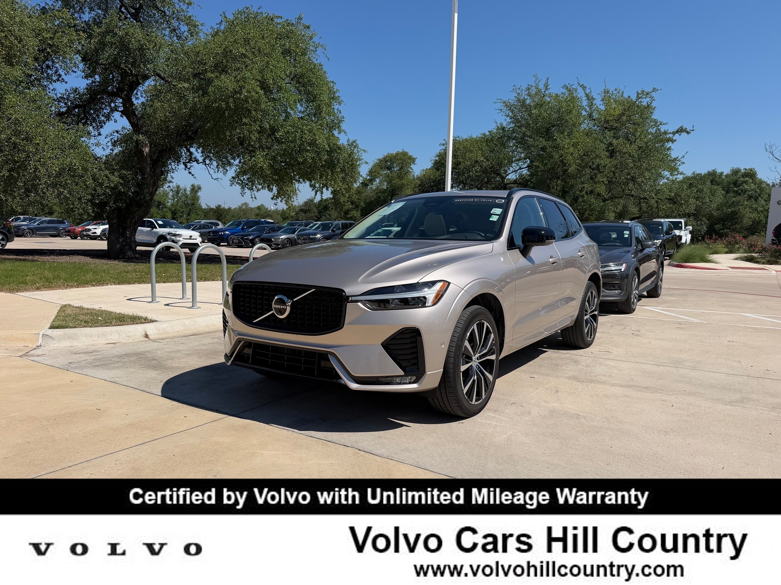 2024 Volvo XC60 B5 Plus Dark Theme AWD's photo