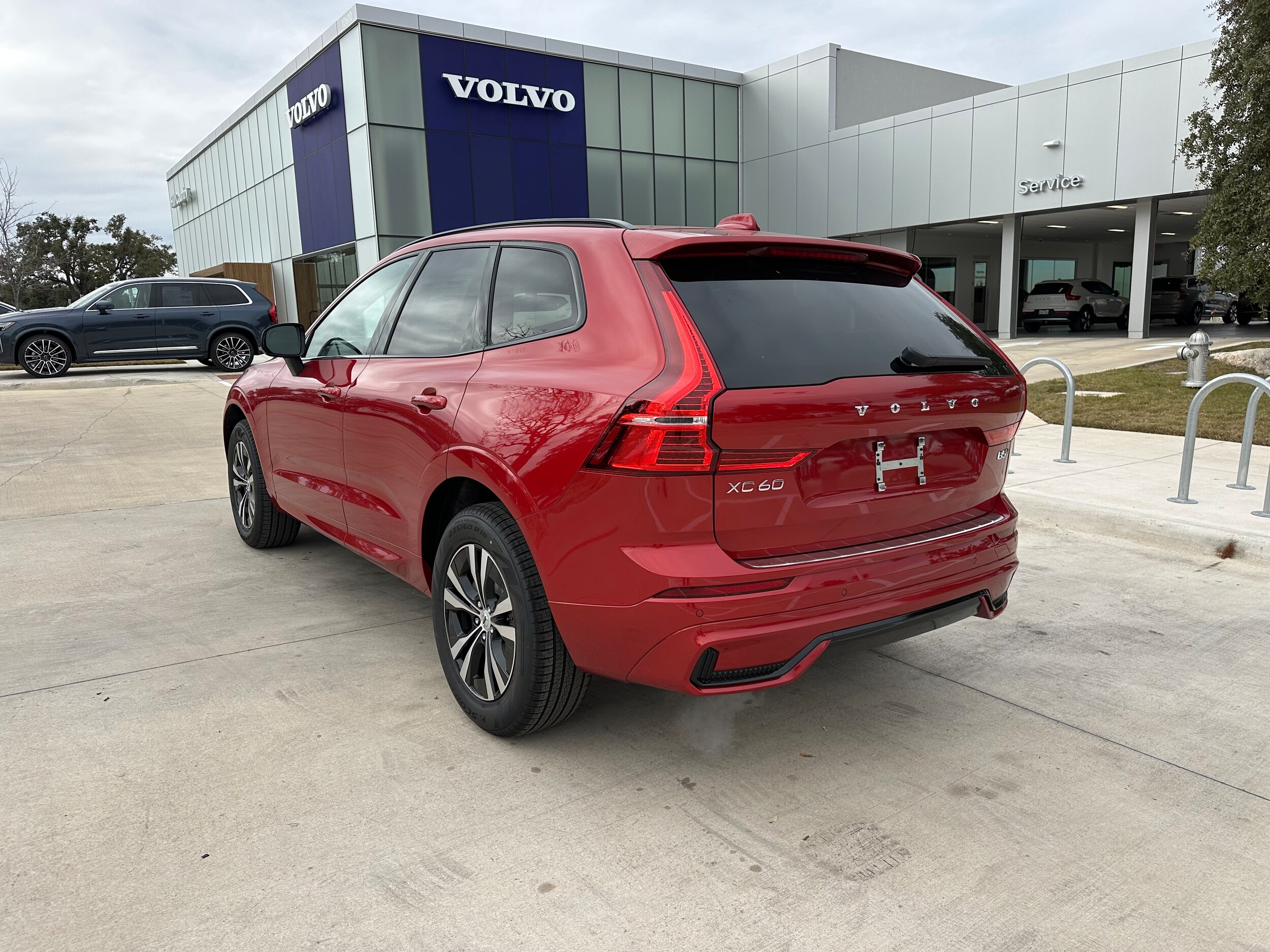 2025 Volvo XC60 B5 Core photo 4