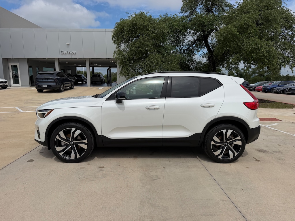 Certified 2023 Volvo XC40 B4 FWD Plus Dark SUV