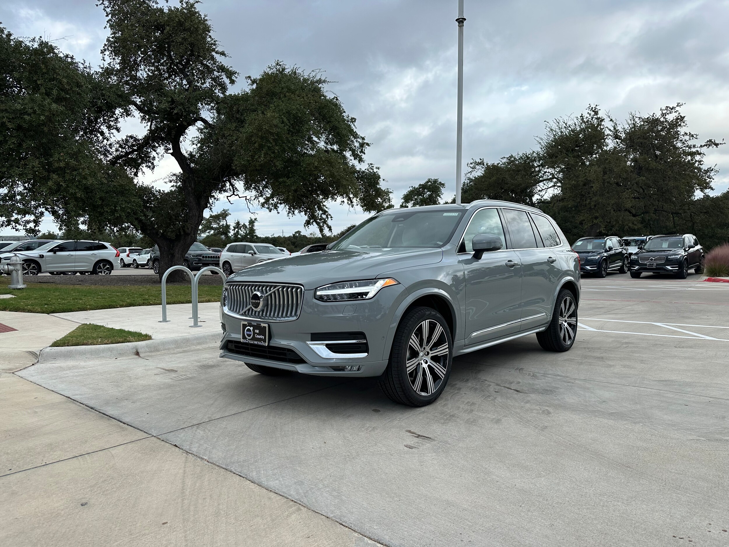 2025 Volvo XC90 Plus photo 2