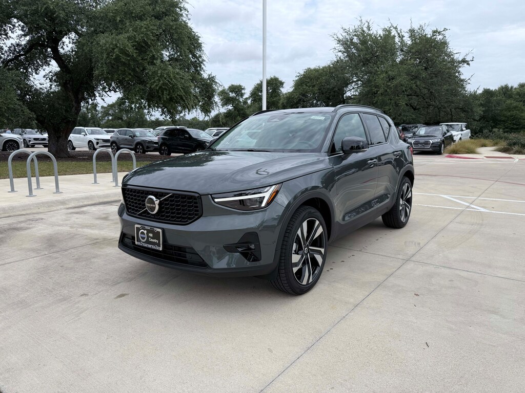 New 2026 Volvo XC40 B5 Ultra SUV