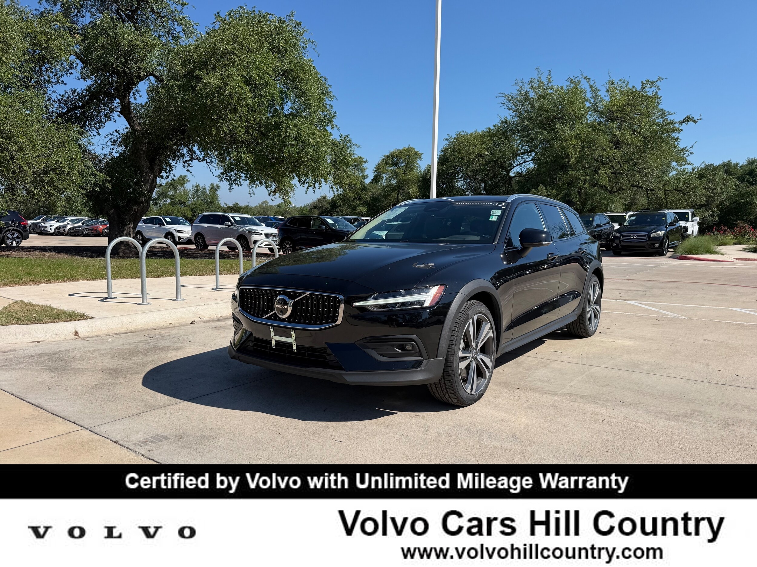 2025 Volvo V60 Cross Country B5 Plus AWD's photo