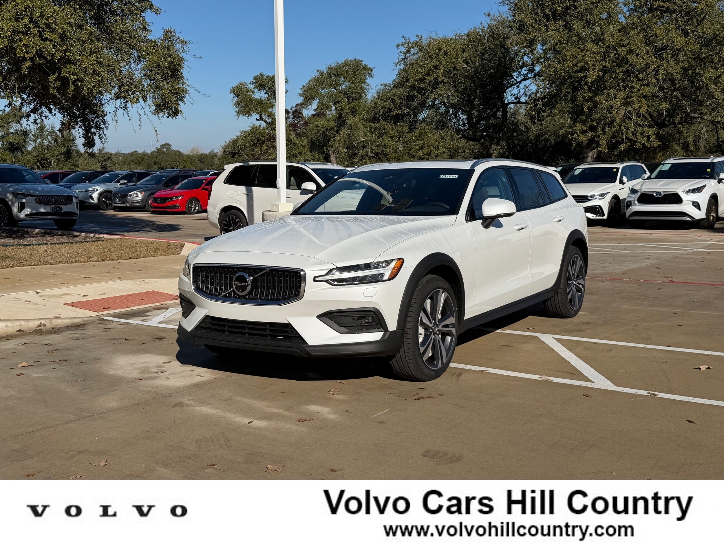 2026 Volvo V60 Cross Country Plus's photo