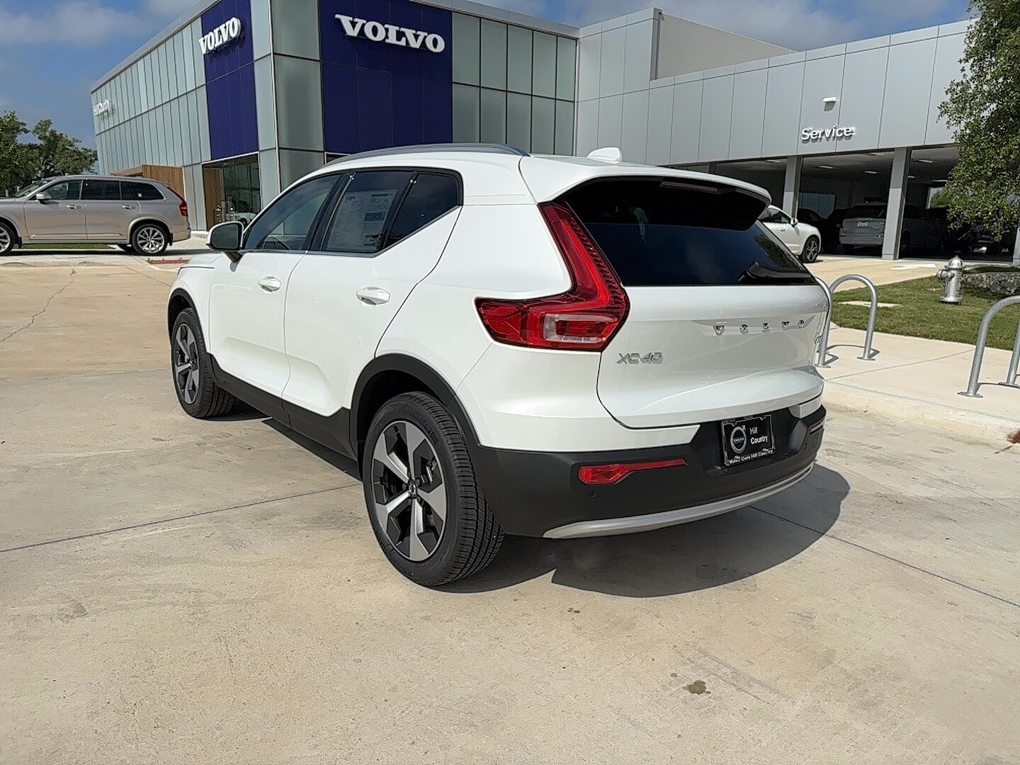 2025 Volvo XC40 Core photo 4