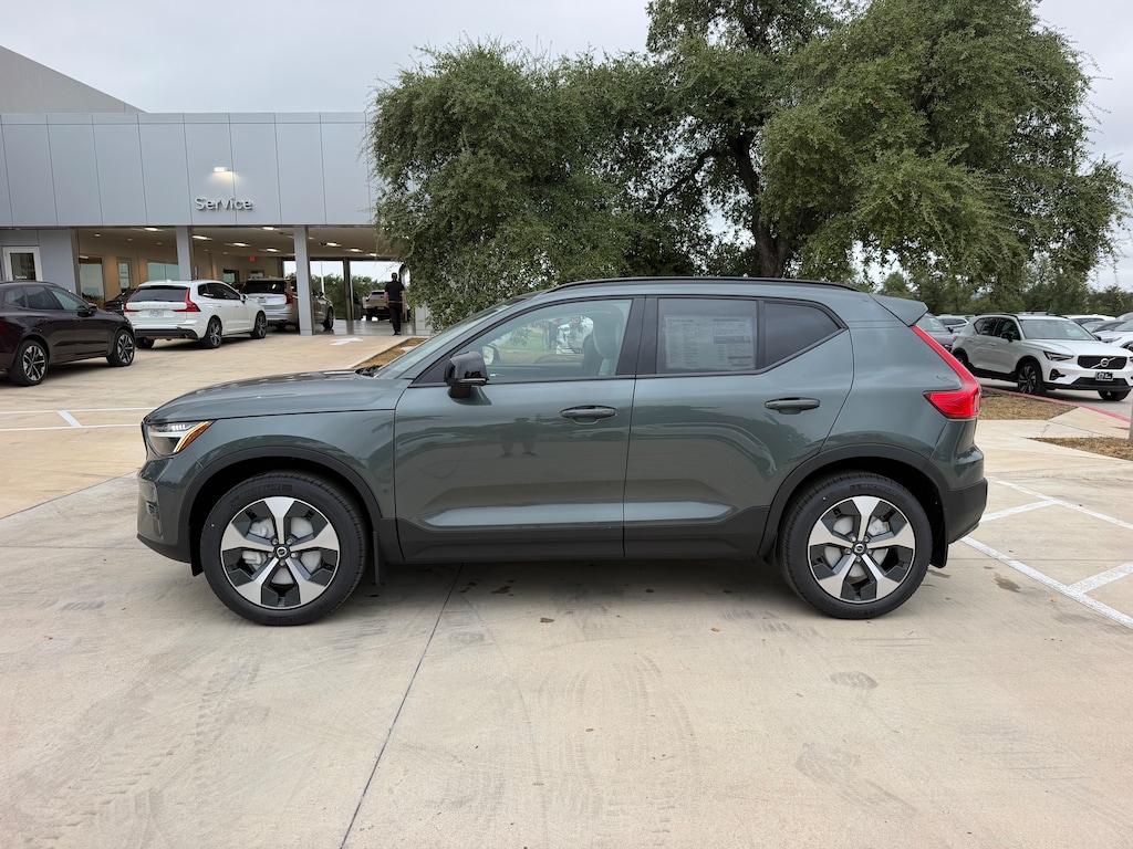 New 2026 Volvo XC40 B4 Plus SUV