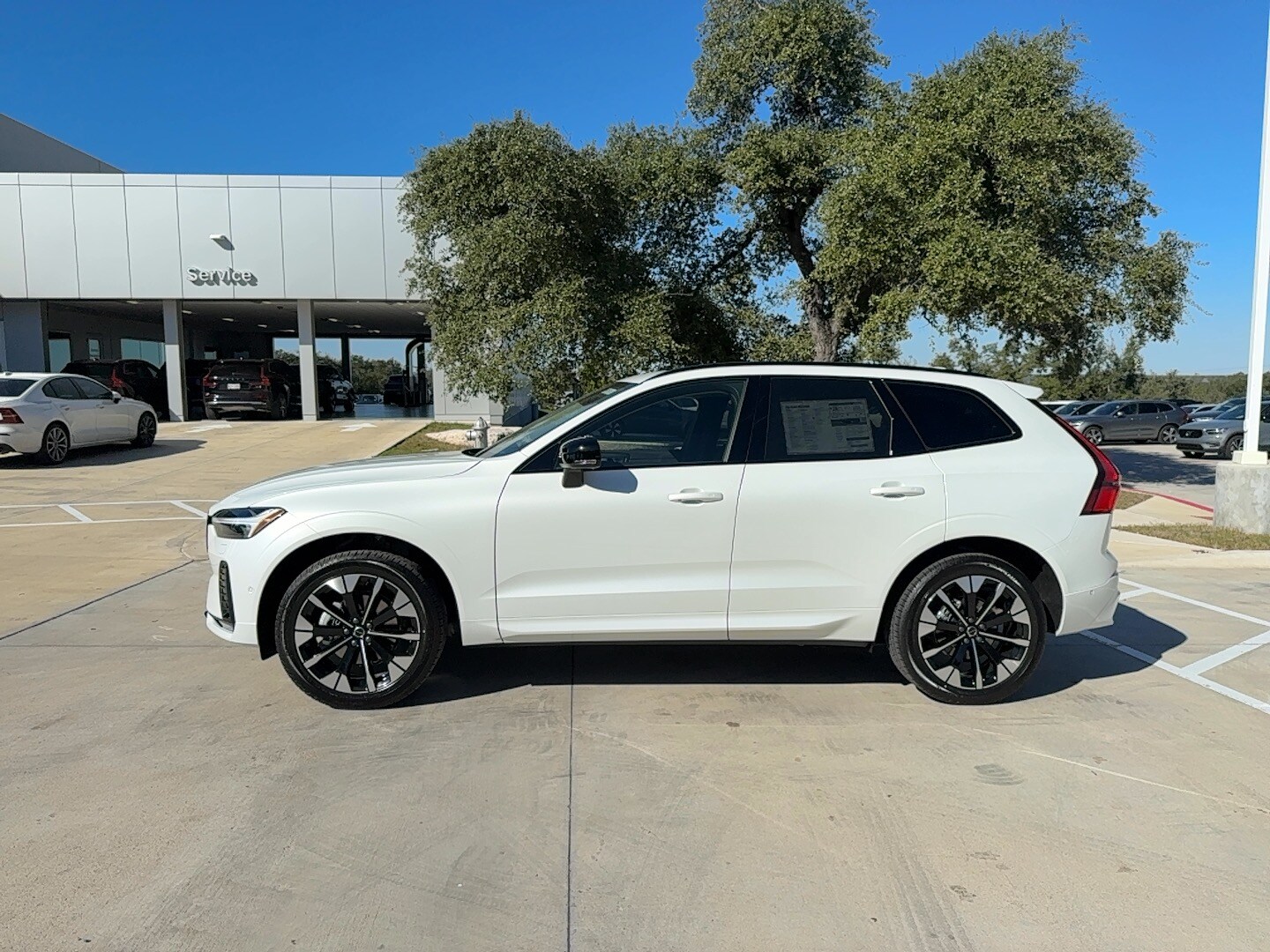 2026 Volvo XC60 B5 Plus photo 3