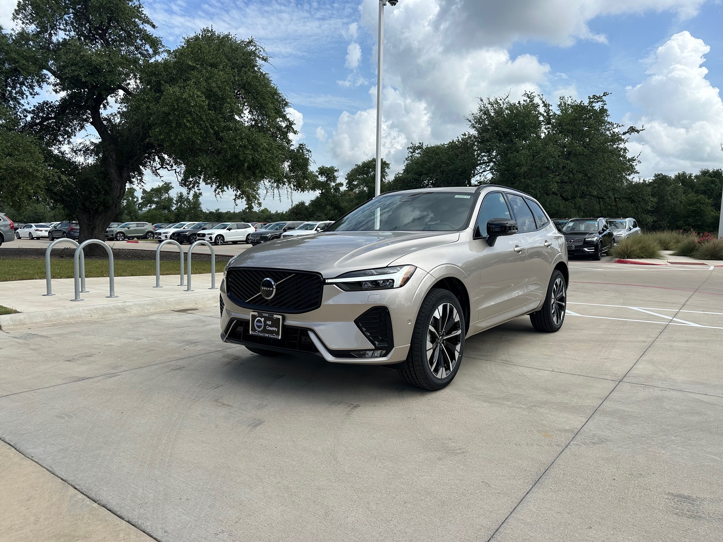 2026 Volvo XC60 B5 Plus photo 2