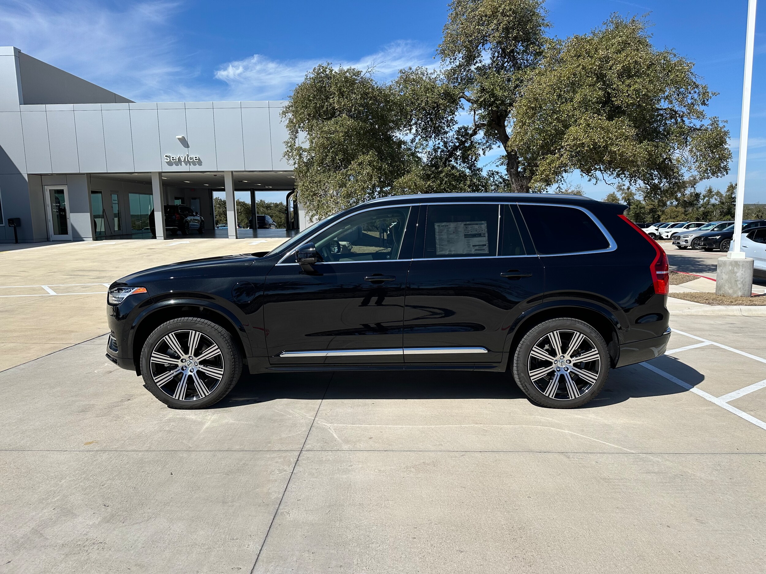 2025 Volvo XC90 T8 photo 3