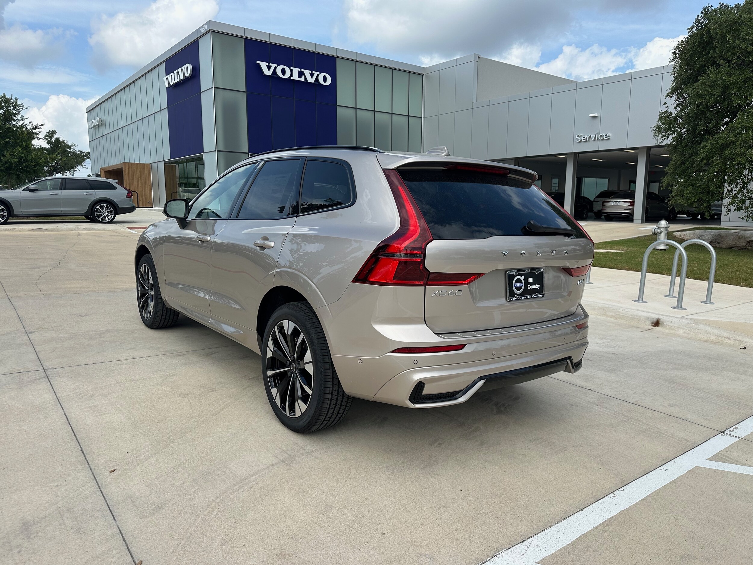 2026 Volvo XC60 B5 Plus photo 4