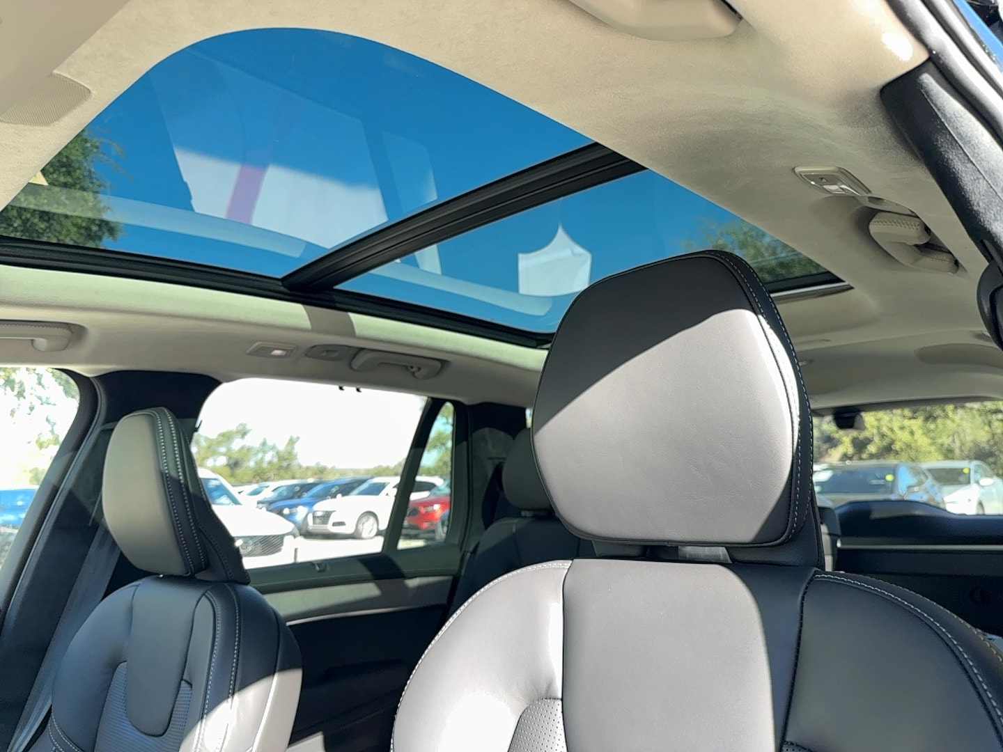 2026 Volvo XC90 Ultra - Photo 13