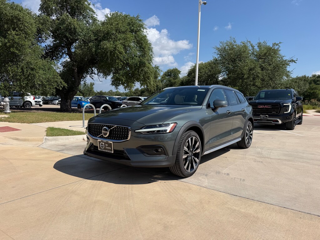 New 2026 Volvo V60 Cross Country B5 Ultra Wagon