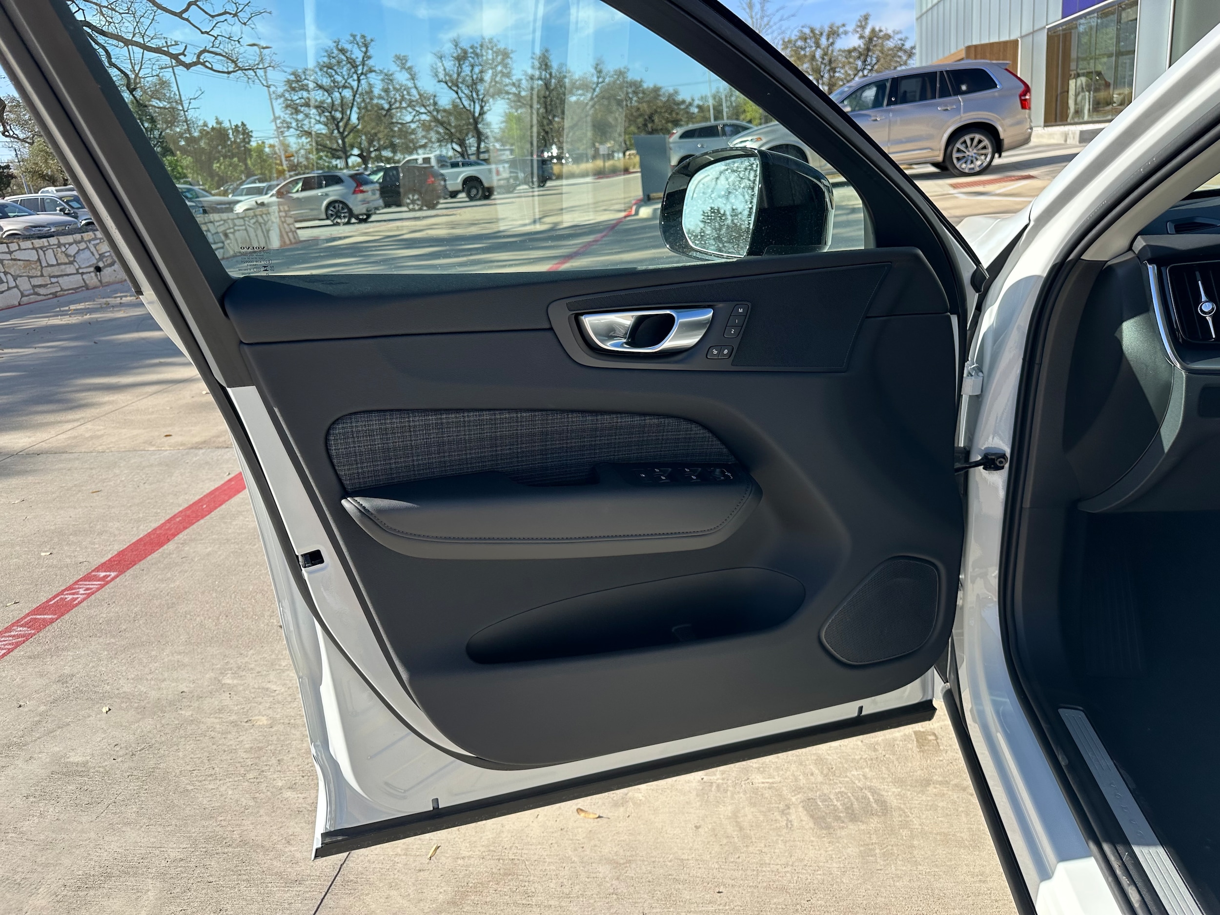 2025 Volvo XC60 Core - Photo 16