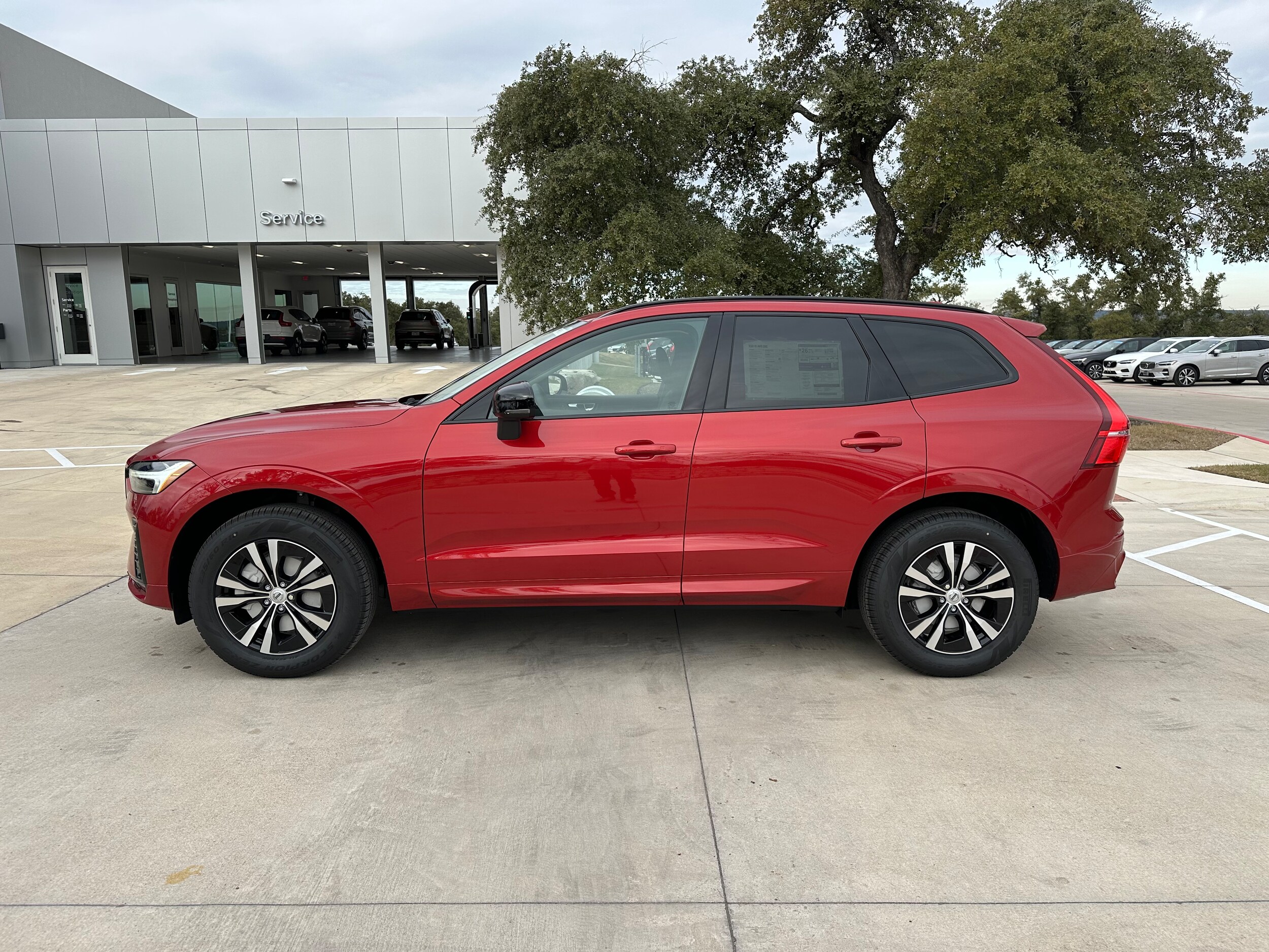 2025 Volvo XC60 B5 Core photo 3