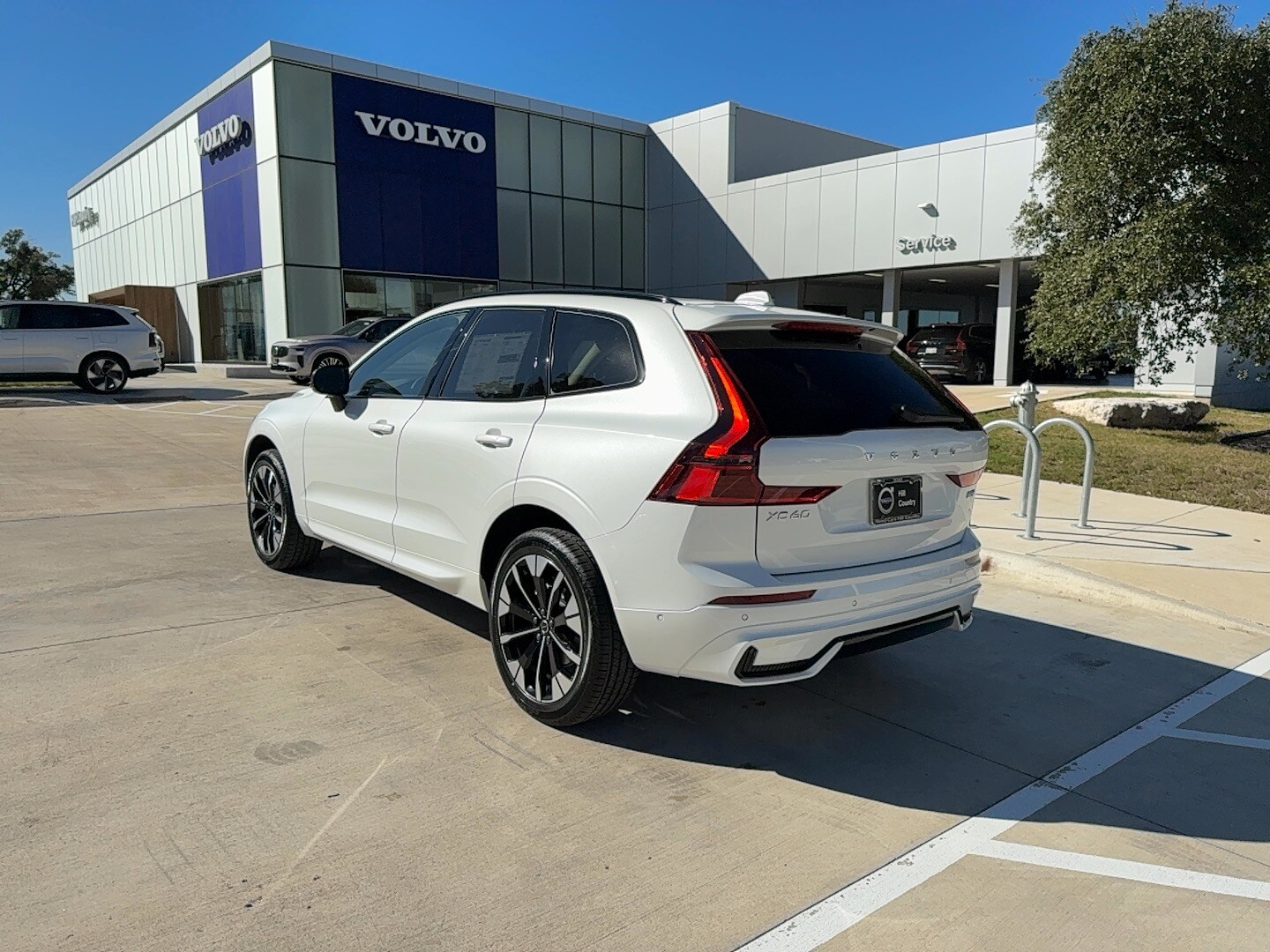 2026 Volvo XC60 B5 Plus photo 4