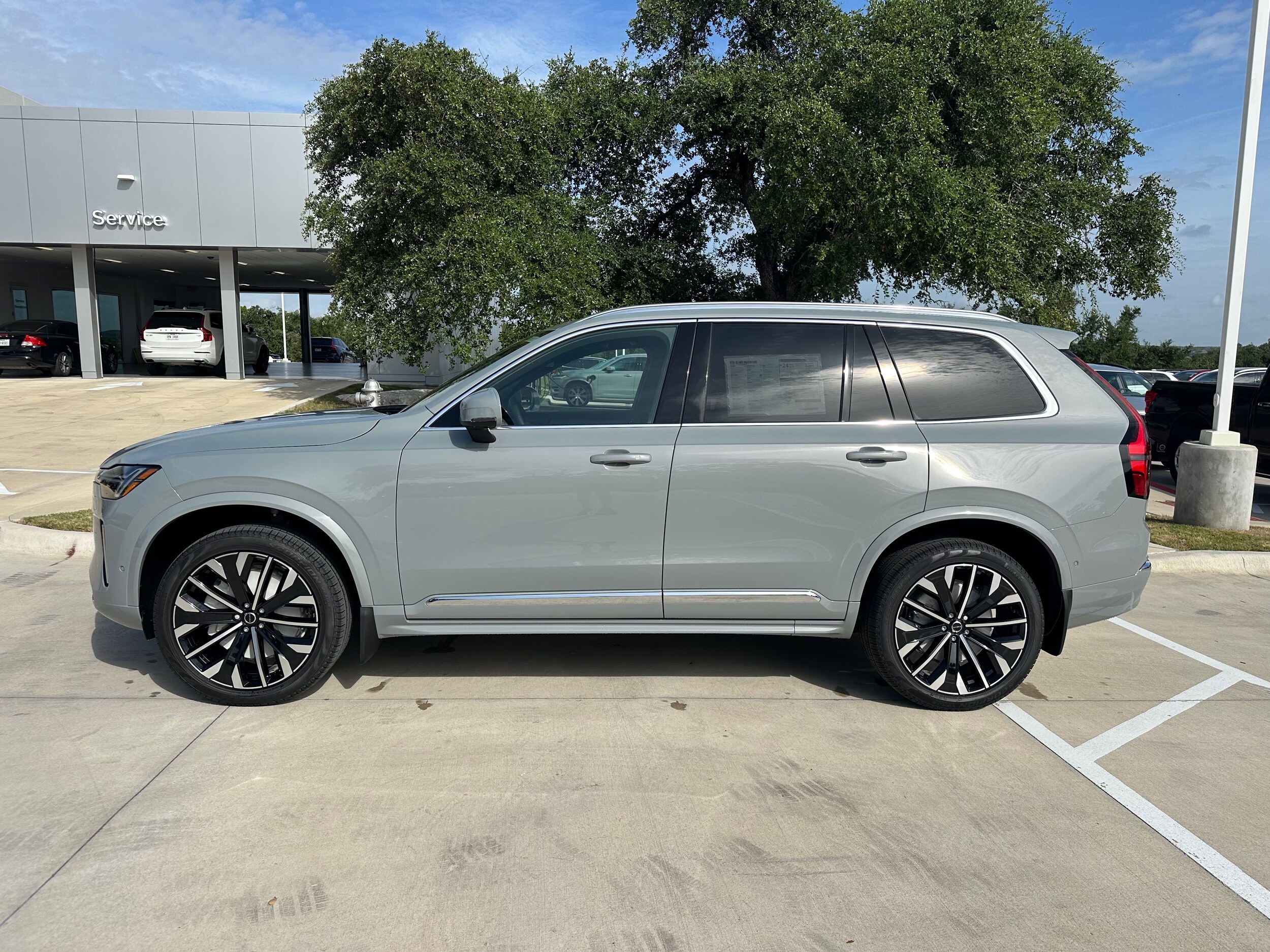2026 Volvo XC90 B5 Plus photo 2