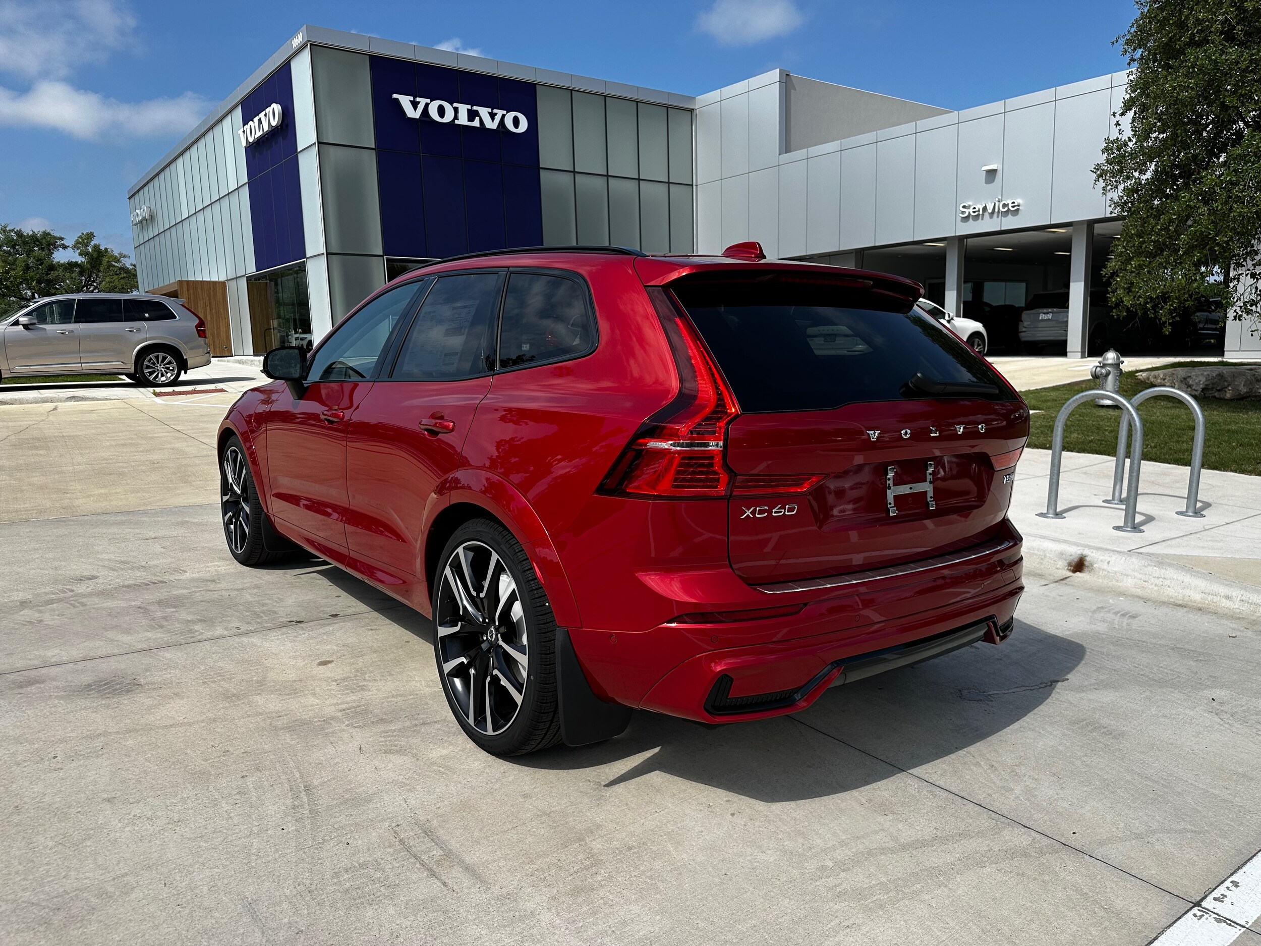 2025 Volvo XC60 Hybrid T8 photo 4