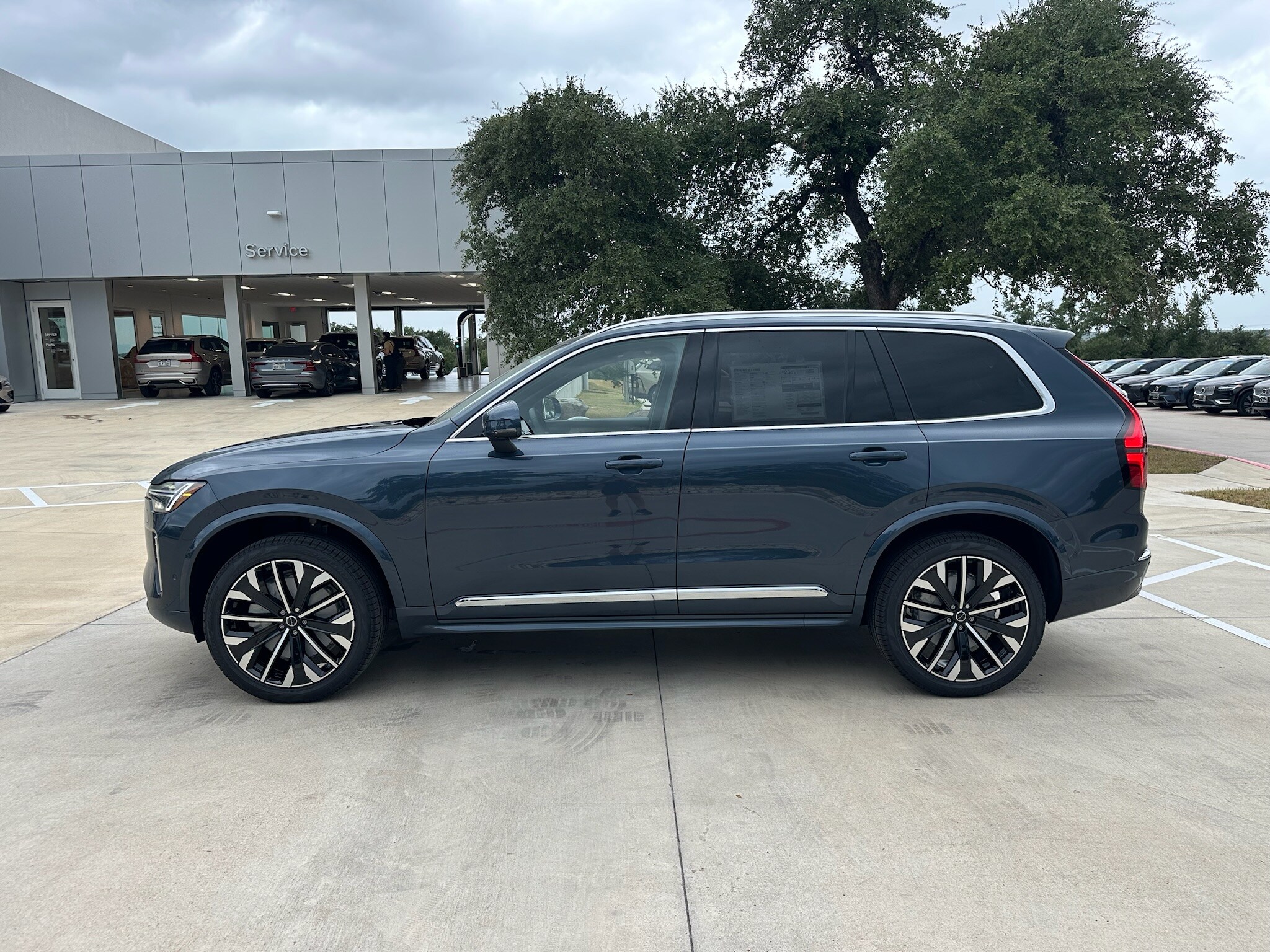 2026 Volvo XC90 Plus photo 2