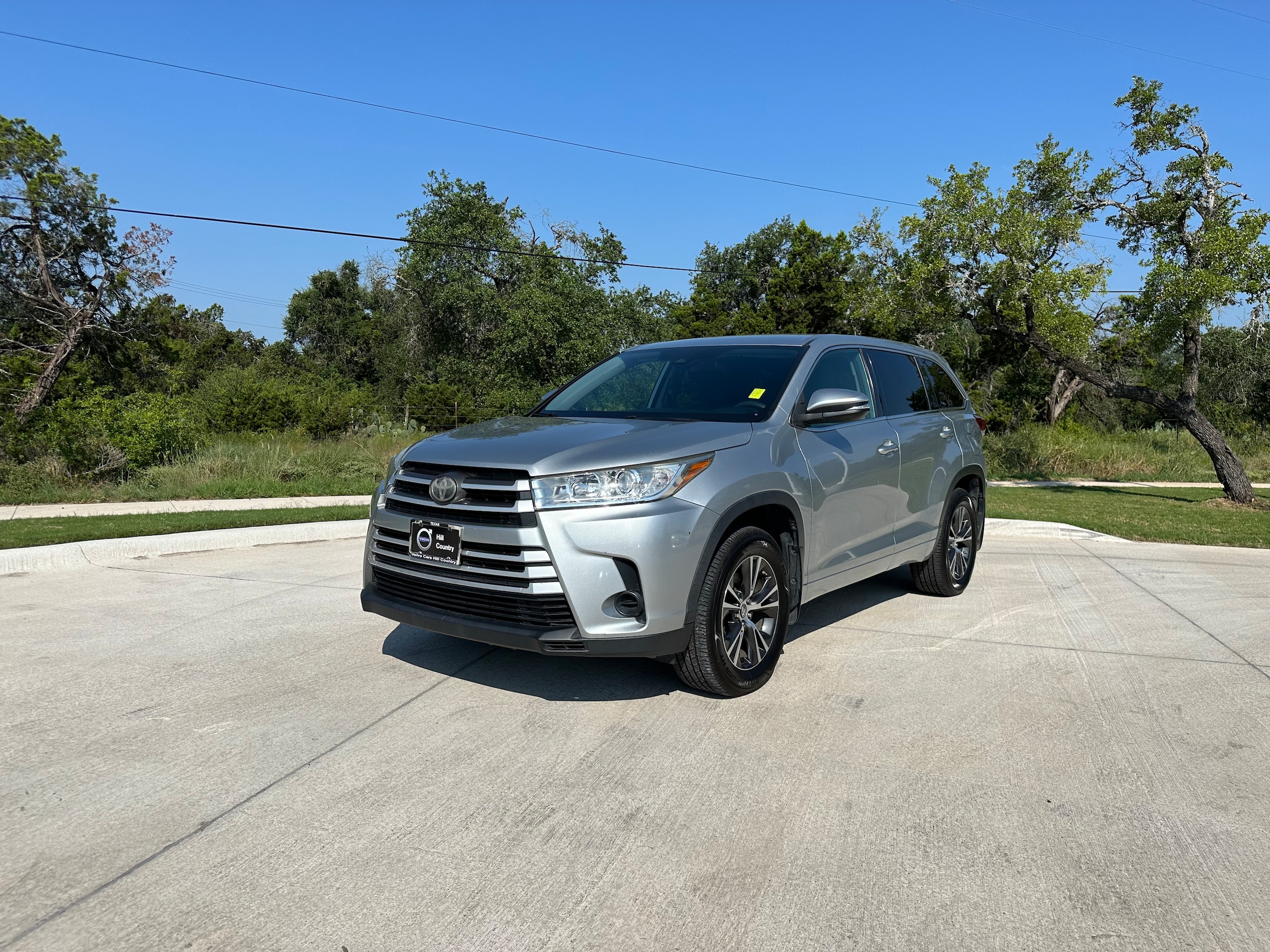 Used 2018 Toyota Highlander LE with VIN 5TDBZRFH1JS807772 for sale in Austin, TX