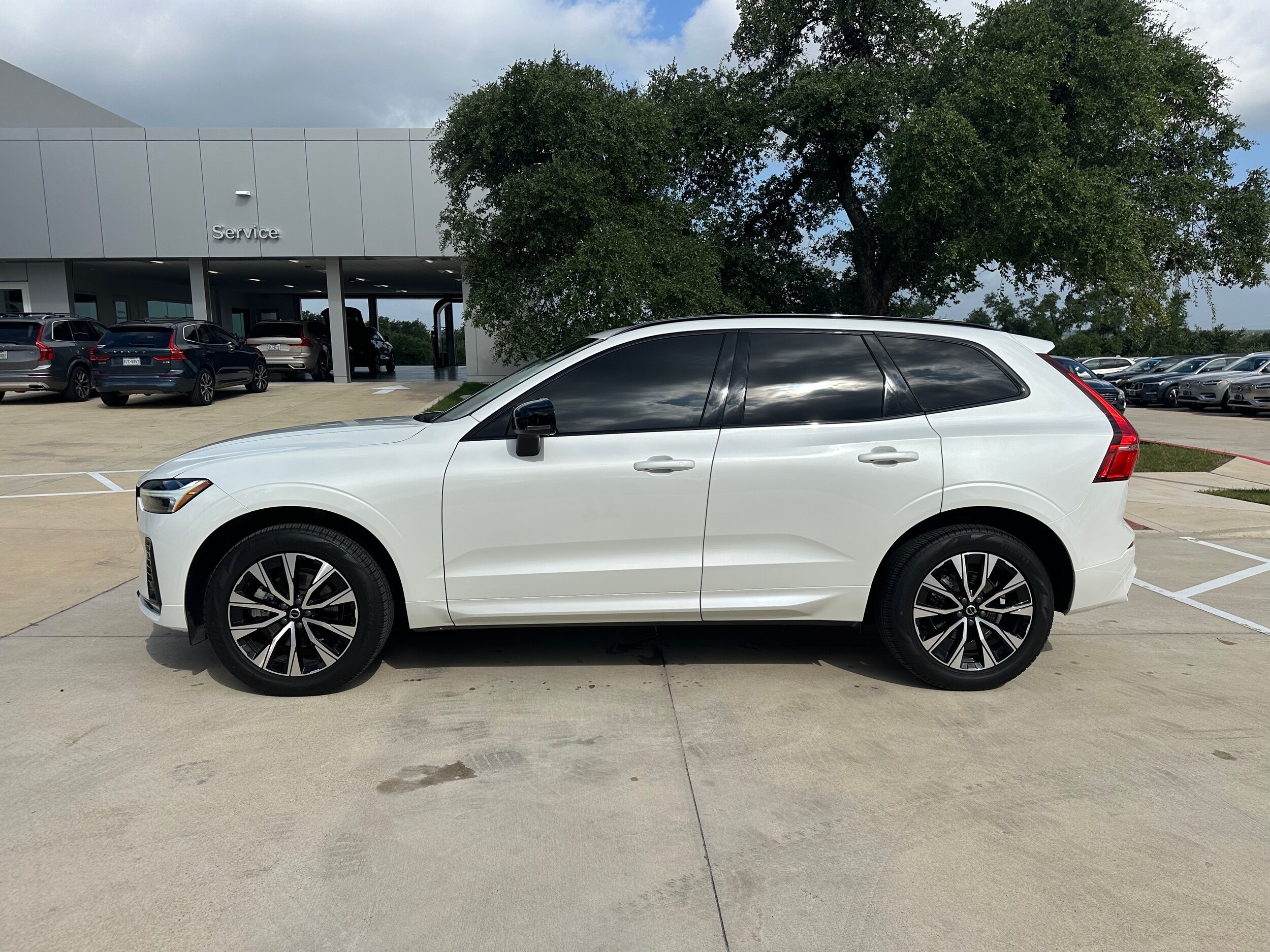 2024 Volvo XC60 B5 Core photo 3