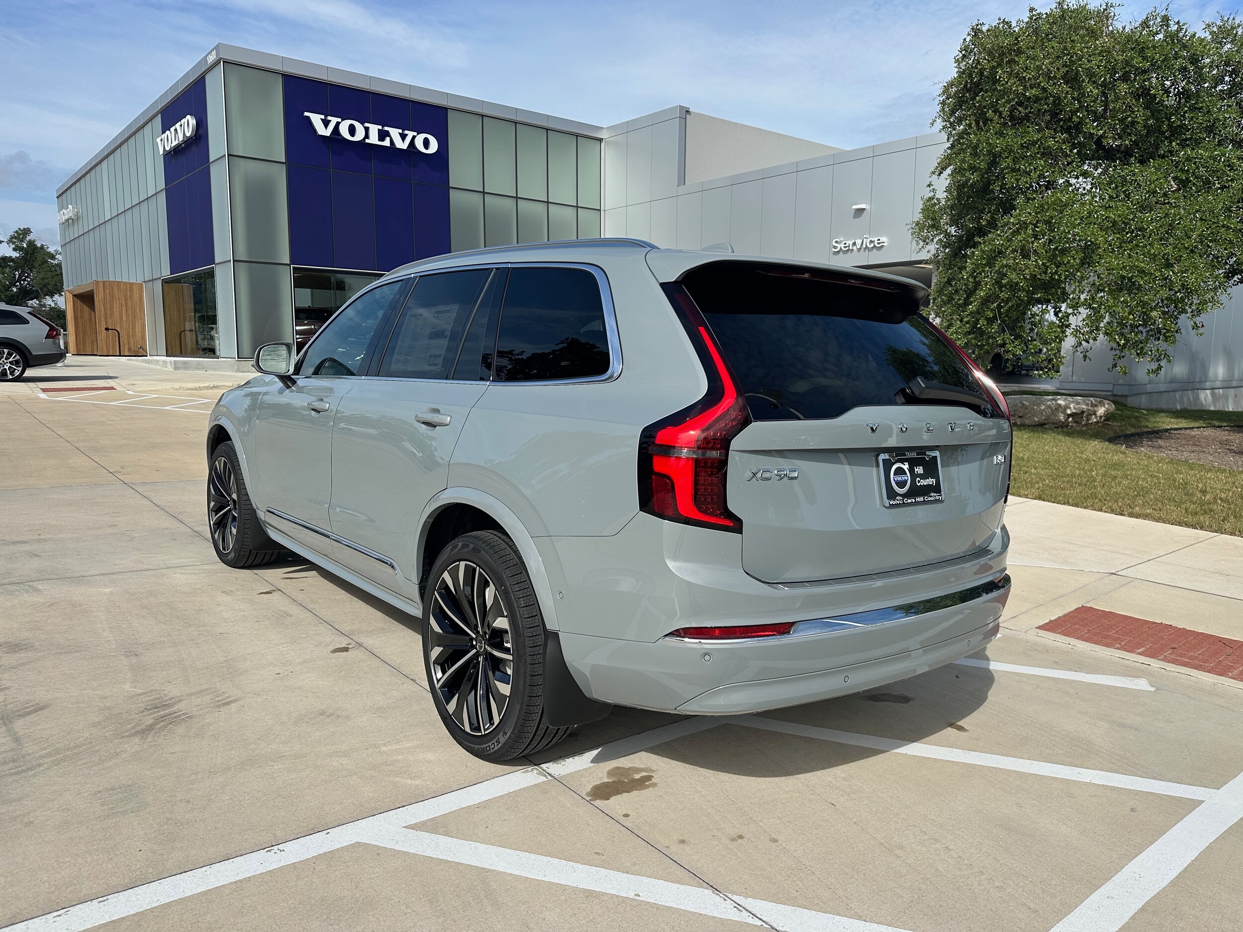 2026 Volvo XC90 B5 Plus photo 3