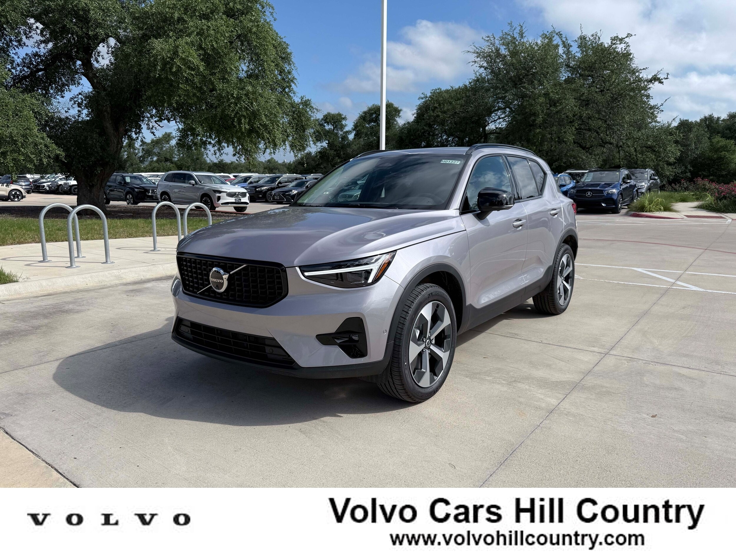 2026 Volvo XC40 B5 Plus Dark AWD's photo