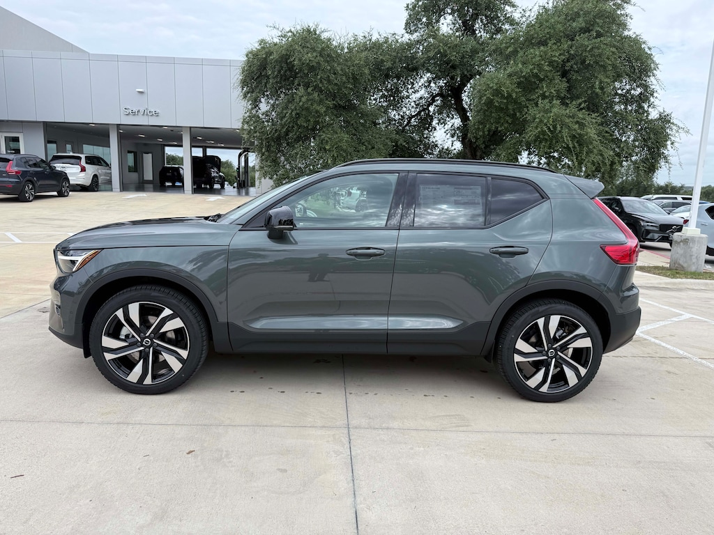 New 2026 Volvo XC40 B5 Ultra SUV