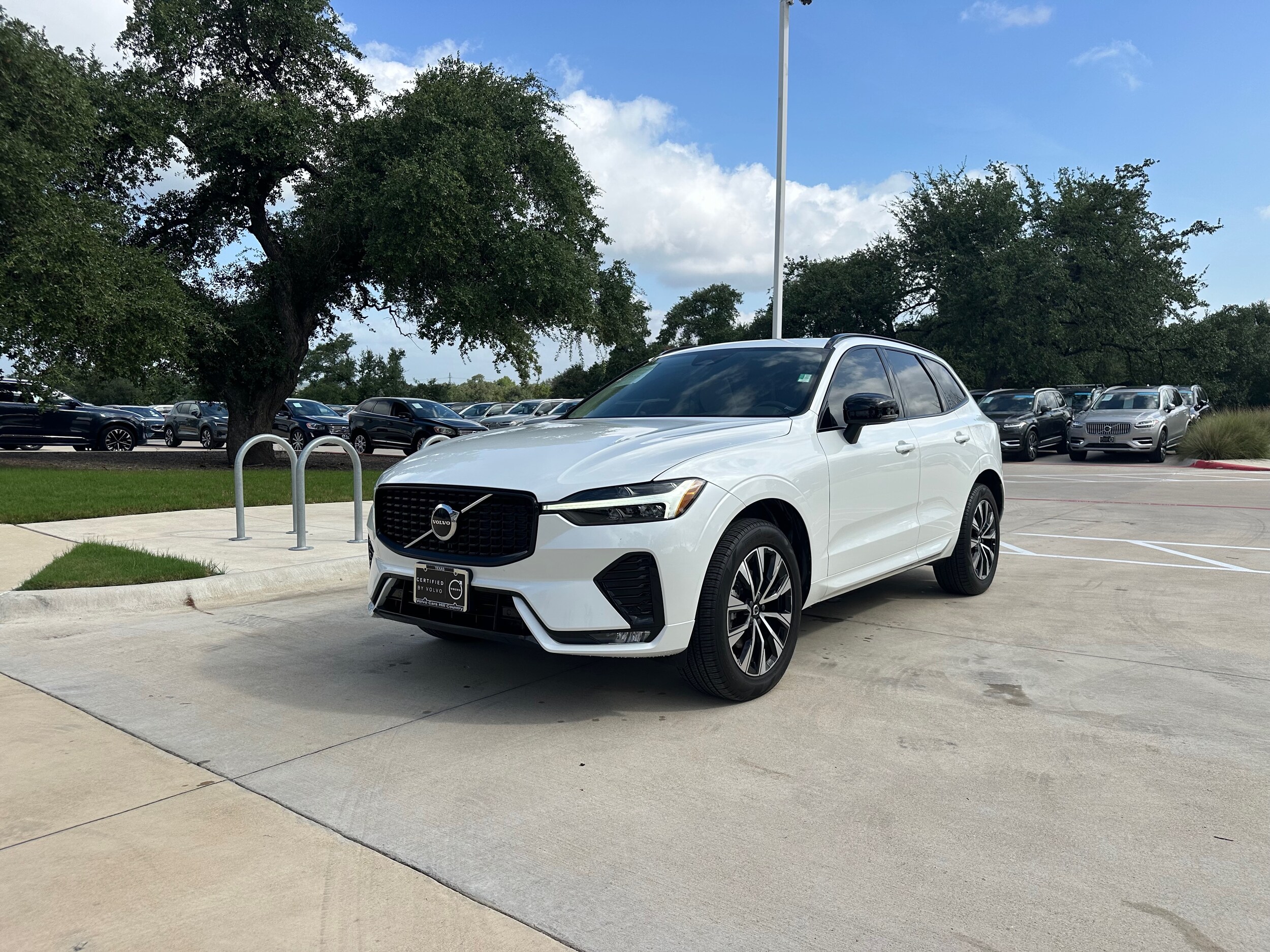 2024 Volvo XC60 B5 Core photo 2