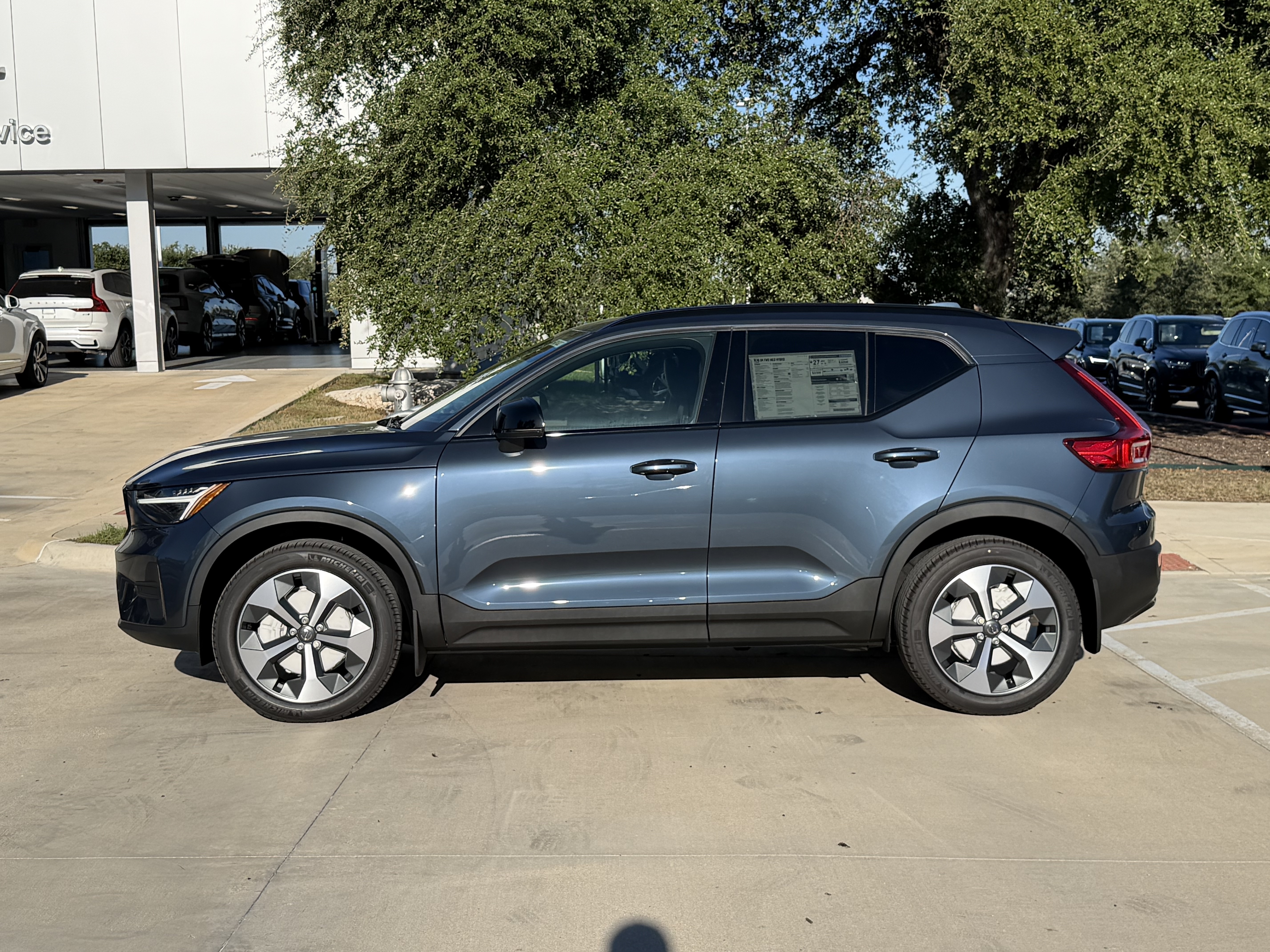 New 2026 Volvo XC40 B4 Core SUV