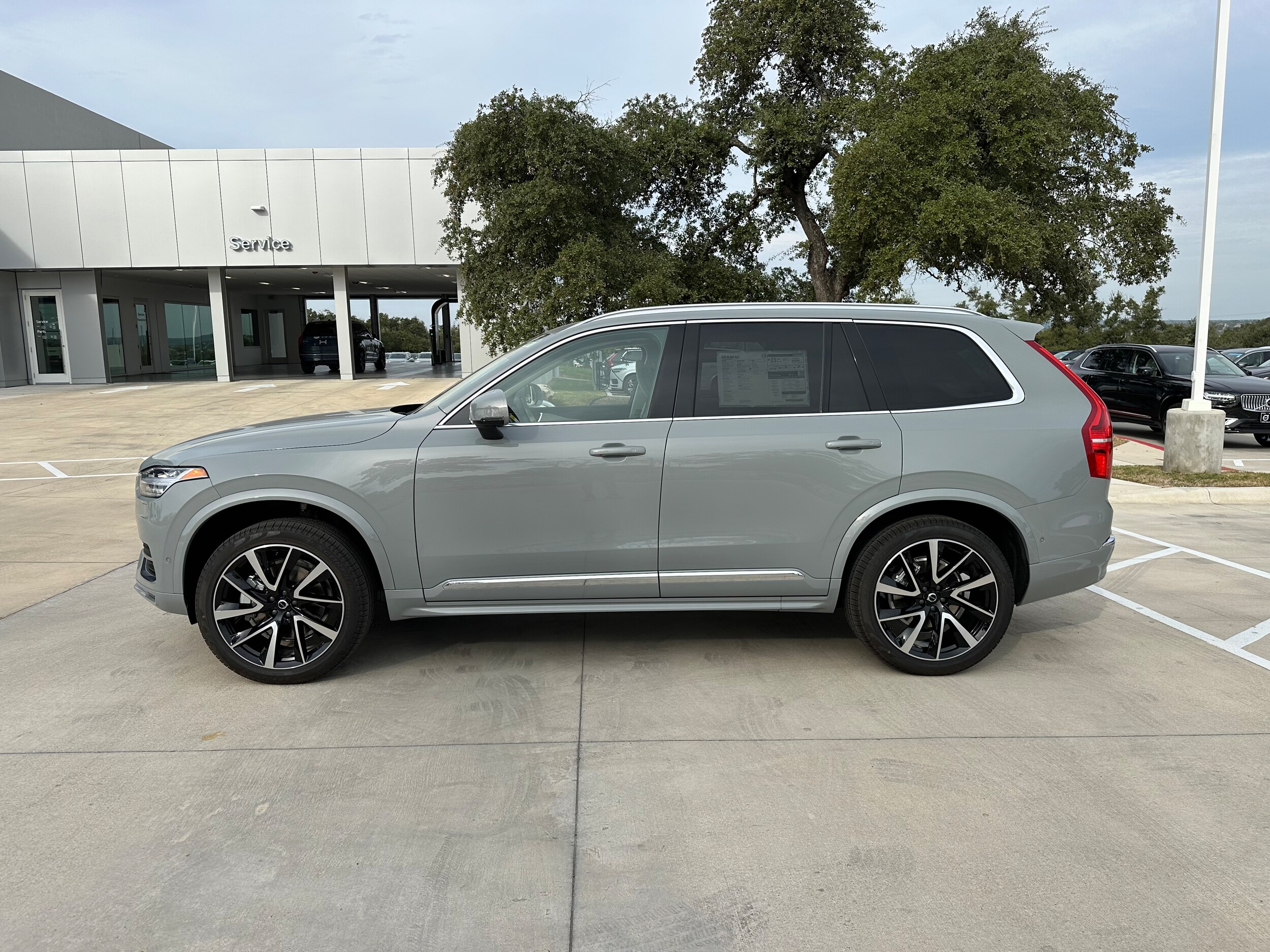 2025 Volvo XC90 Plus photo 2