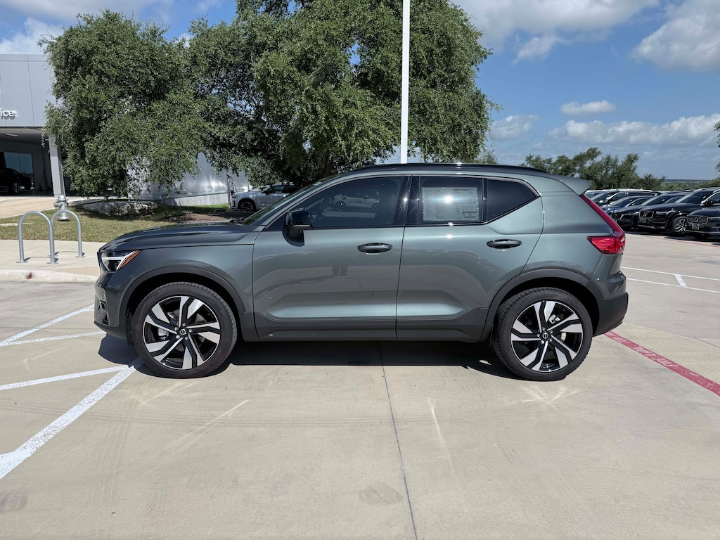 New 2026 Volvo XC40 B4 Plus SUV