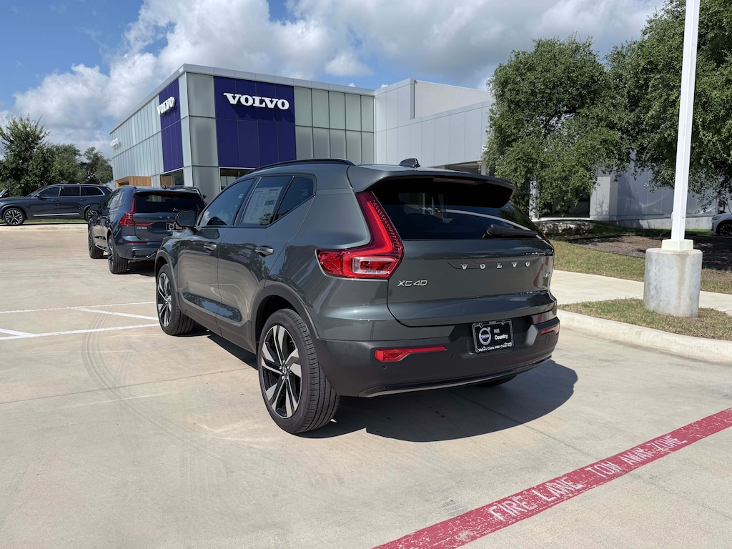 New 2026 Volvo XC40 B4 Plus SUV