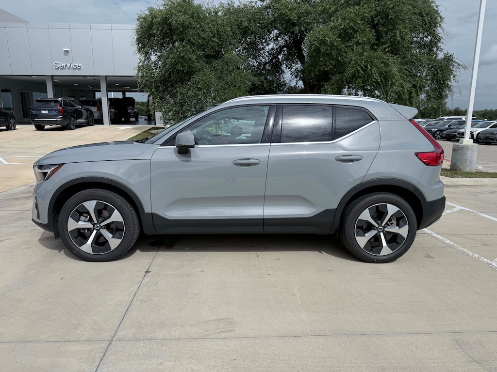 Certified 2025 Volvo XC40 B5 Plus Bright Theme SUV