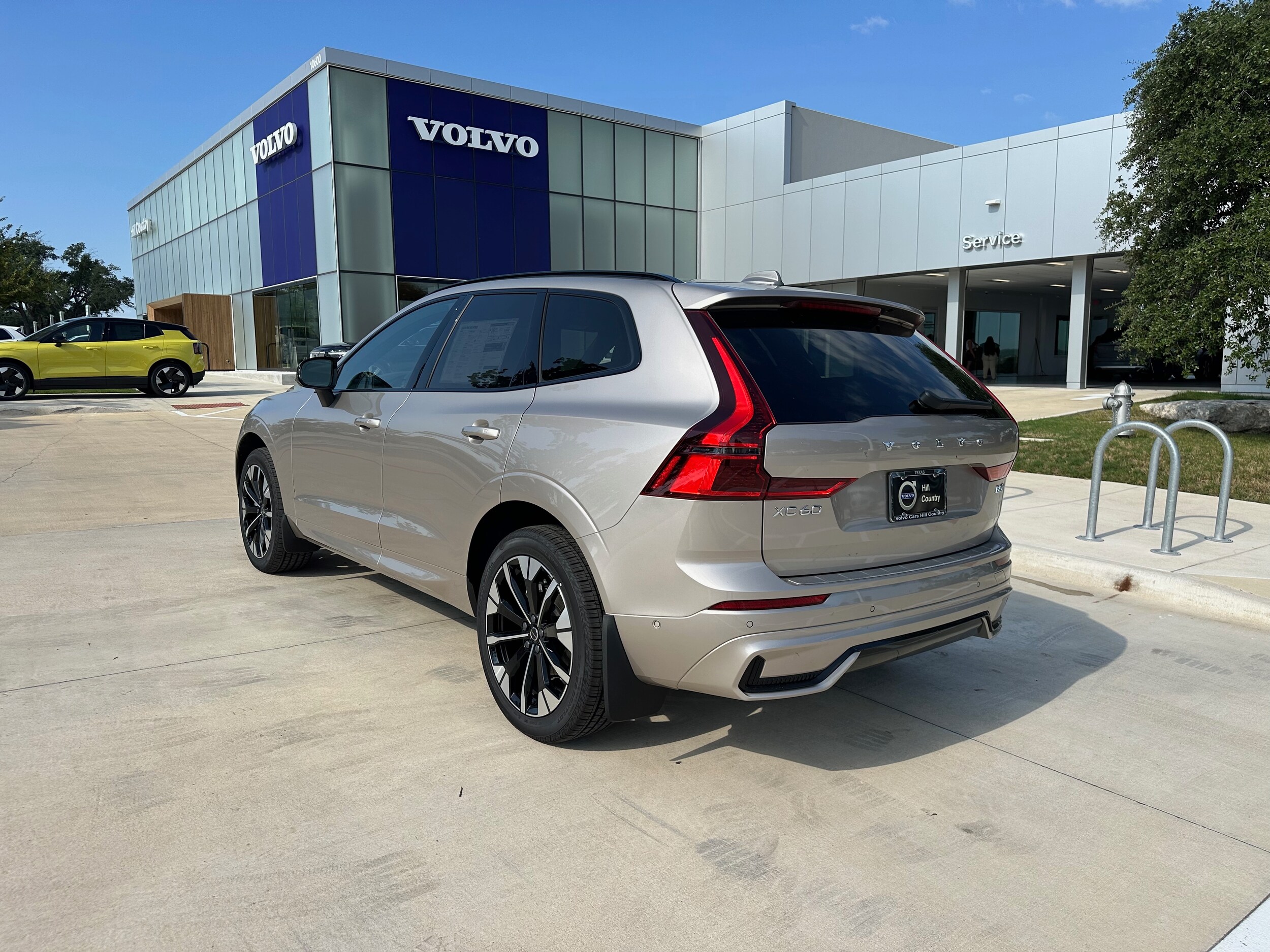 2026 Volvo XC60 B5 Plus photo 4