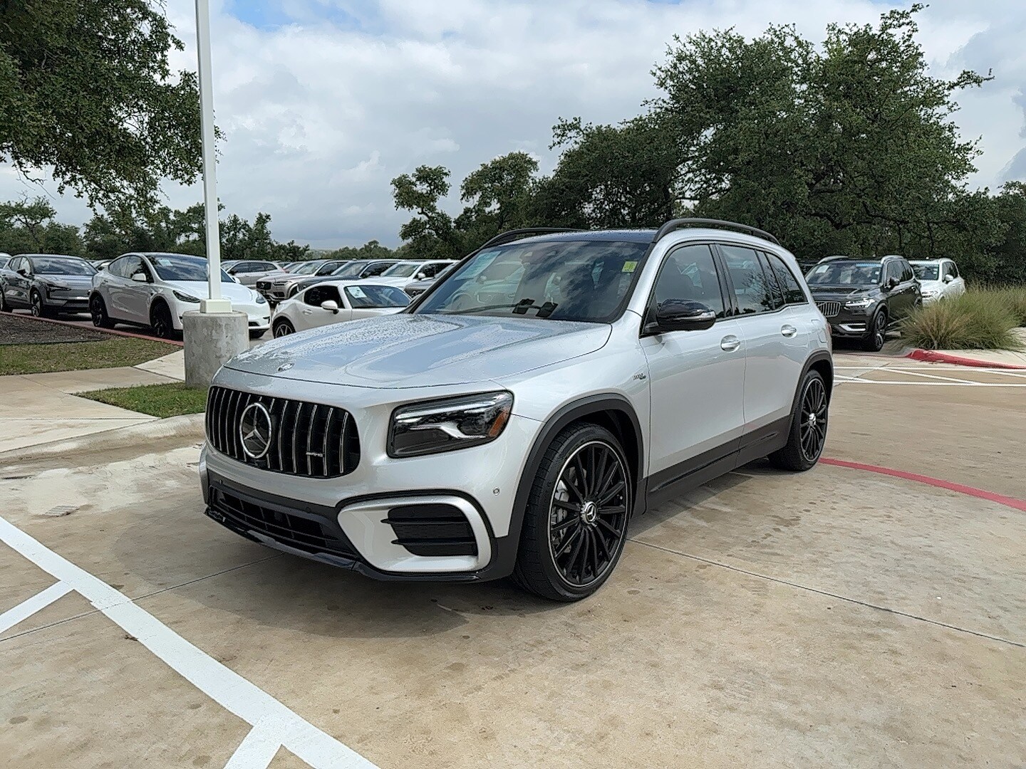 2024 Mercedes Benz GLB AMG 35 photo 2