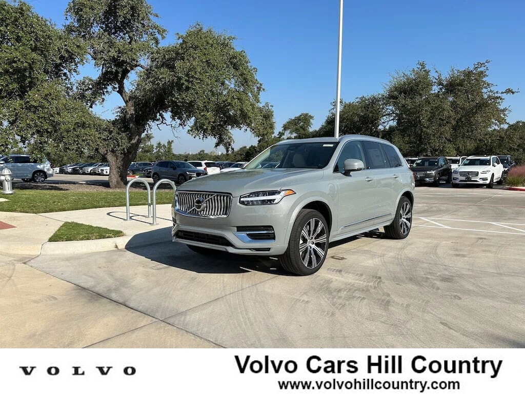 2025 Volvo XC90 Plus's photo