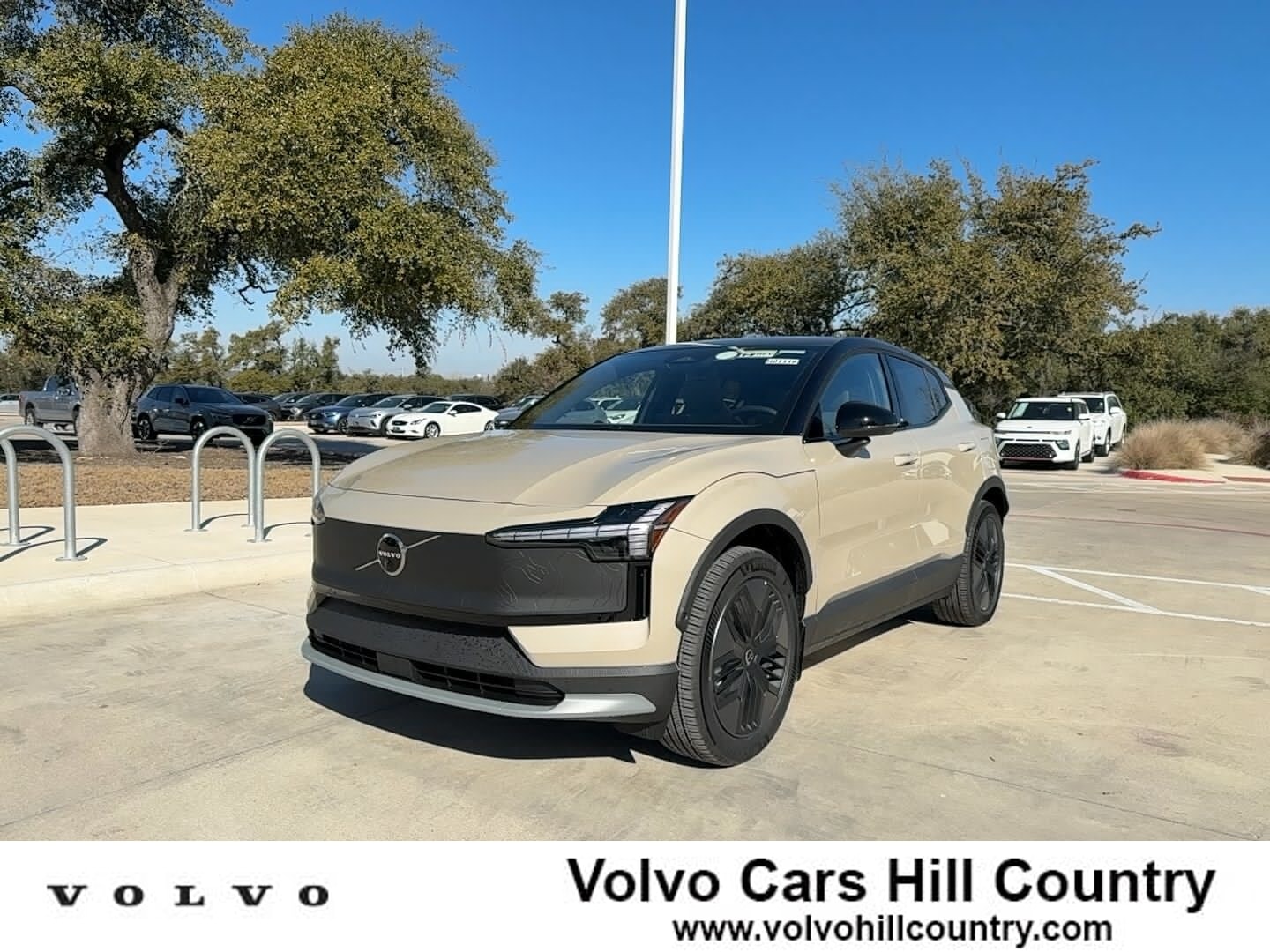 2026 Volvo EX30 Twin Motor Cross Country Ultra's photo