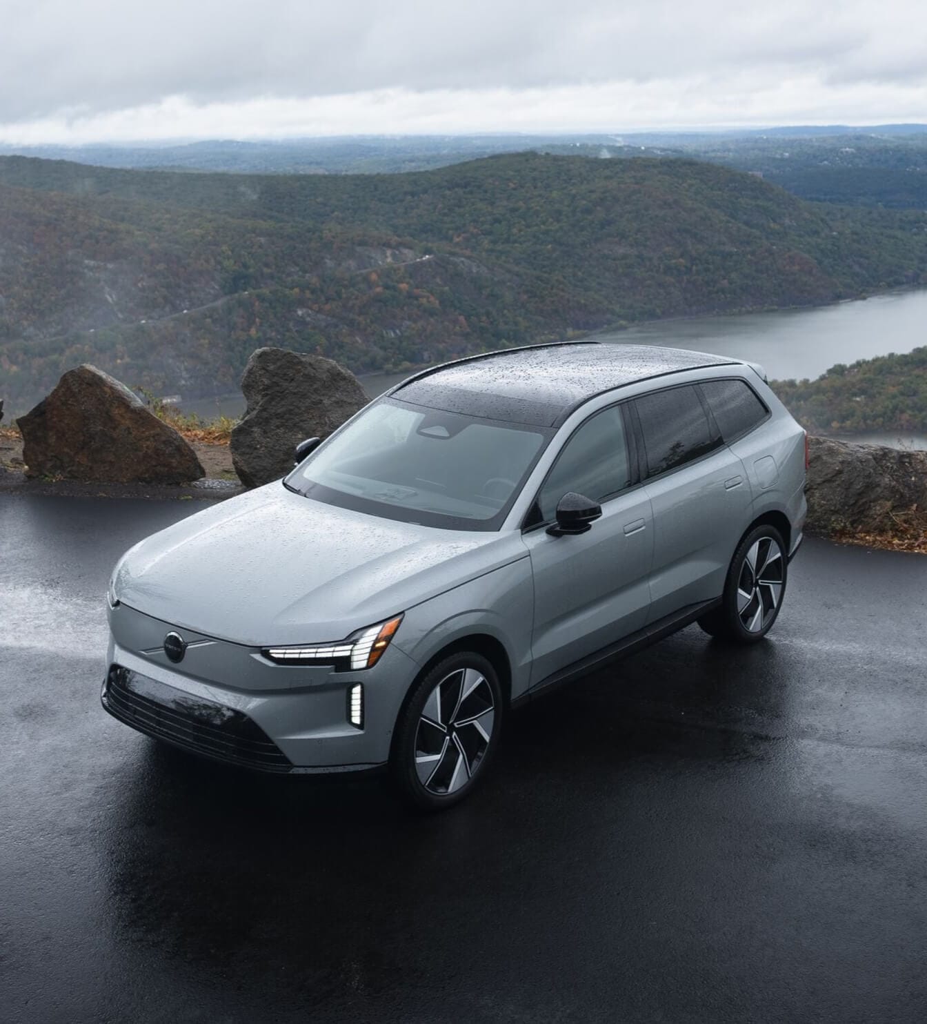Browse Electrified Volvo EVs & PHEVs Near Georgetown