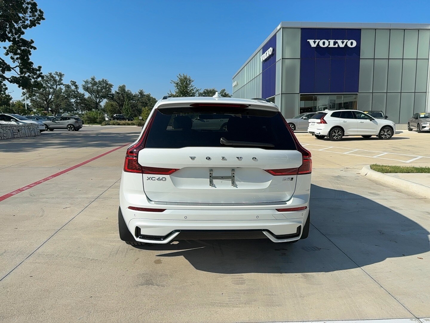 2026 Volvo XC60 B5 Plus photo 4