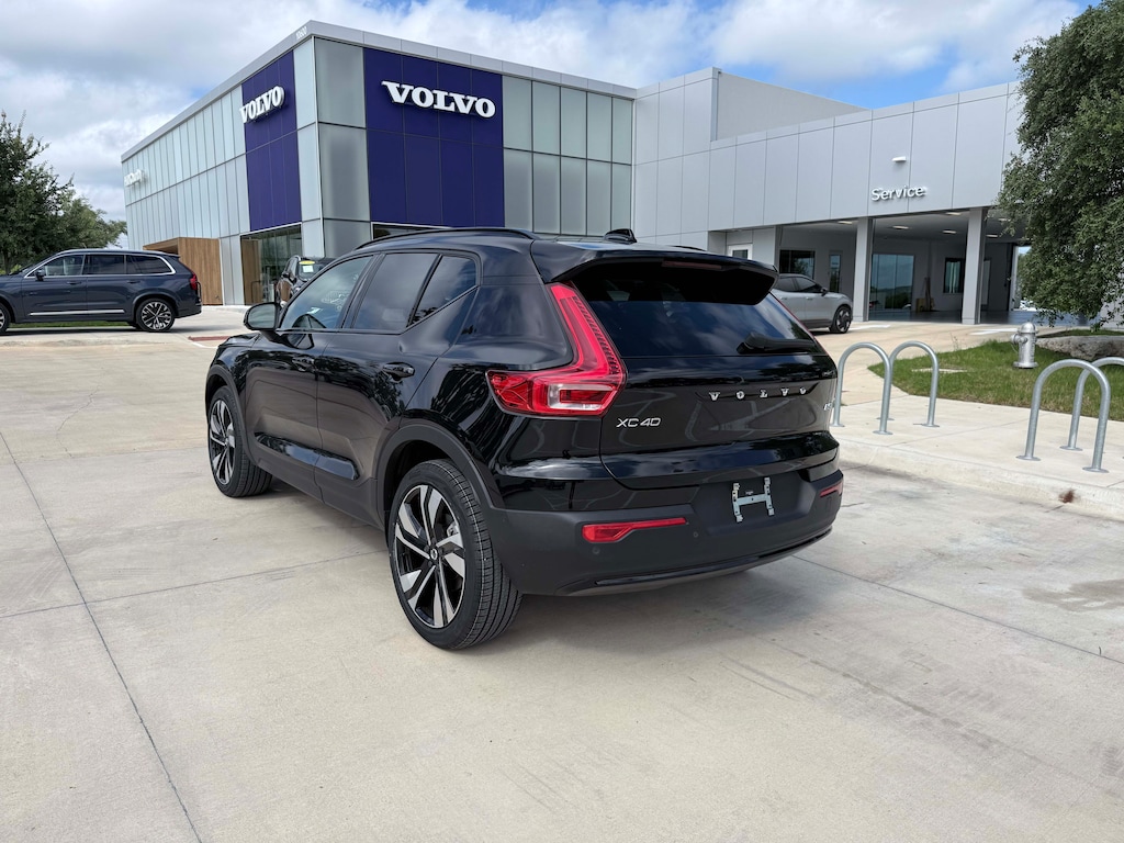 Certified 2025 Volvo XC40 B5 Plus Dark Theme SUV